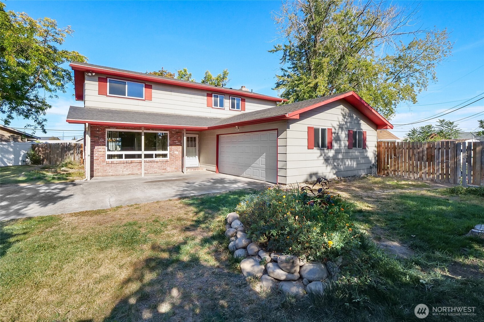 1141 E Hill Place Property Photo 1