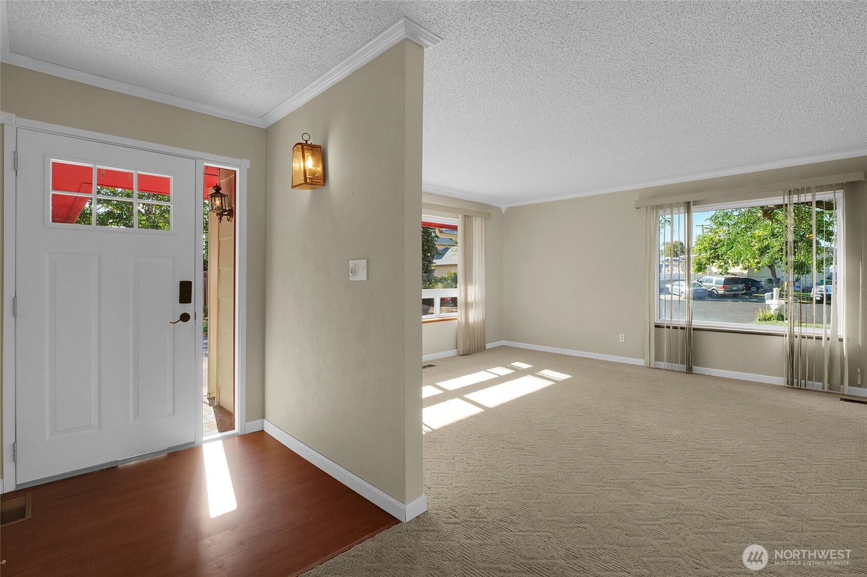 1141 E Hill Place Property Photo 7