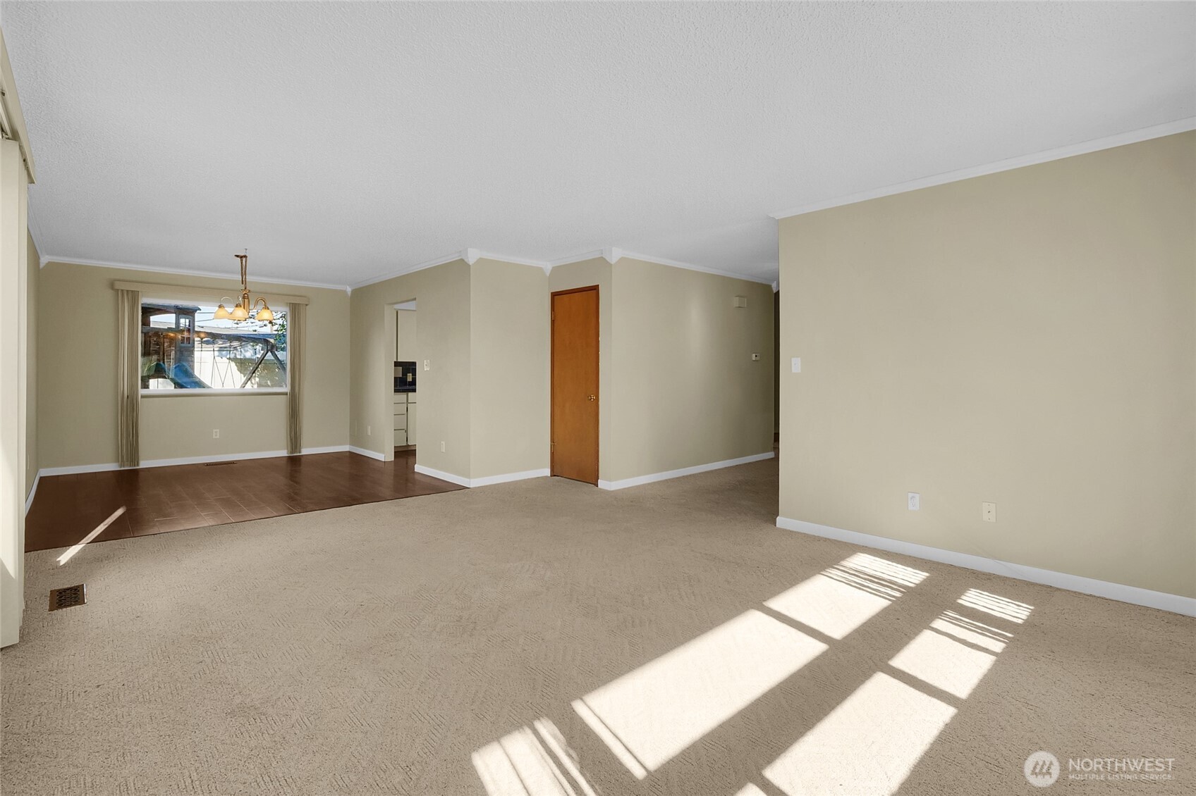 1141 E Hill Place Property Photo 9