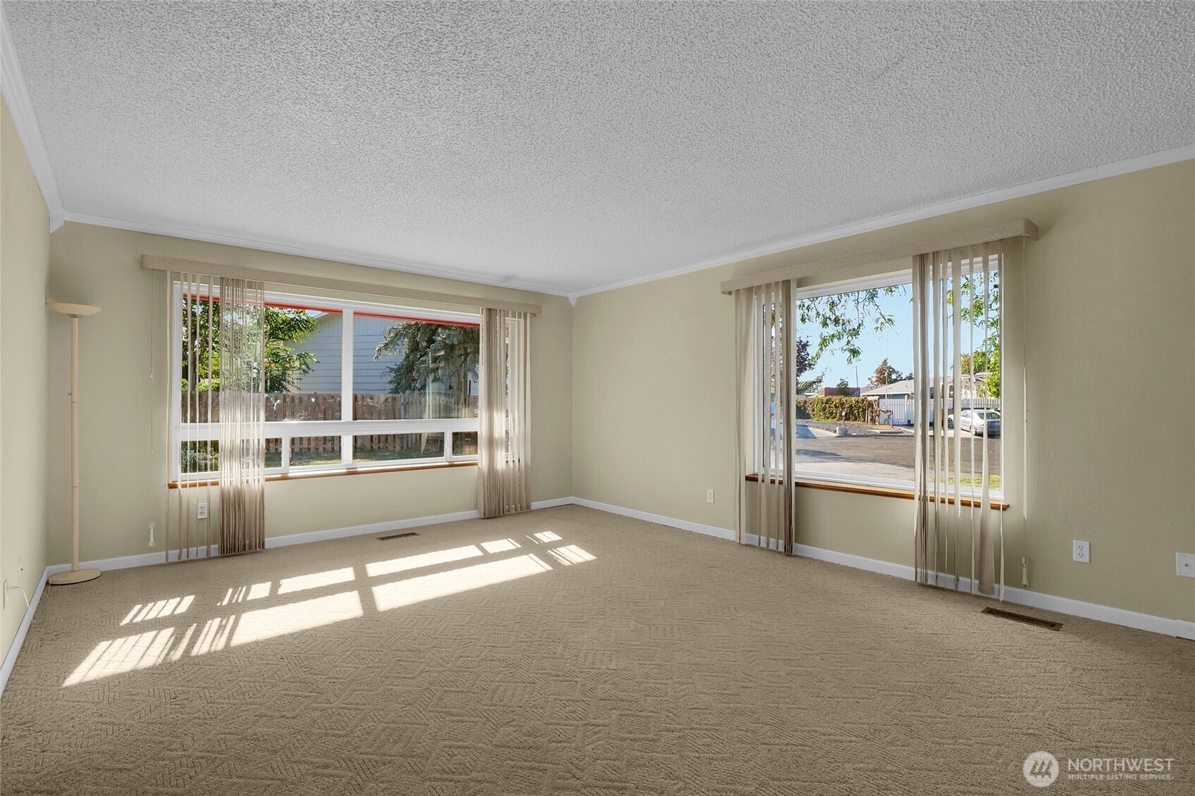 1141 E Hill Place Property Photo 10