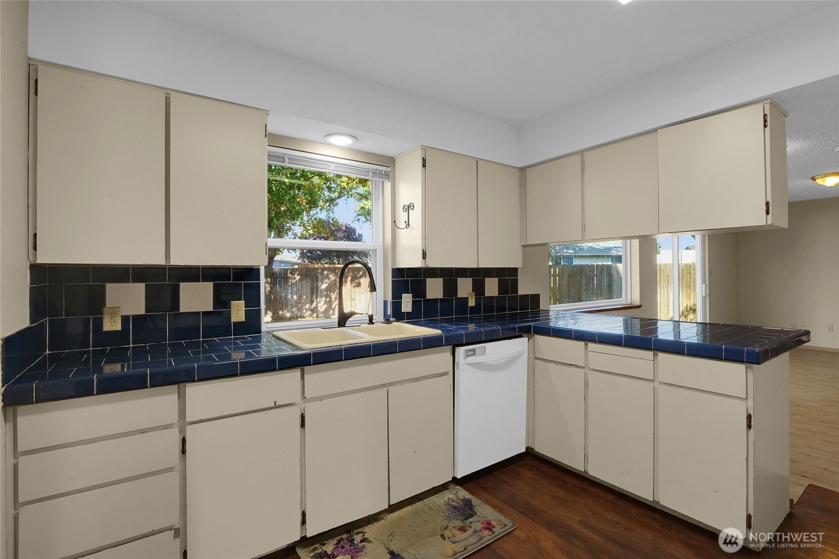 1141 E Hill Place Property Photo 13