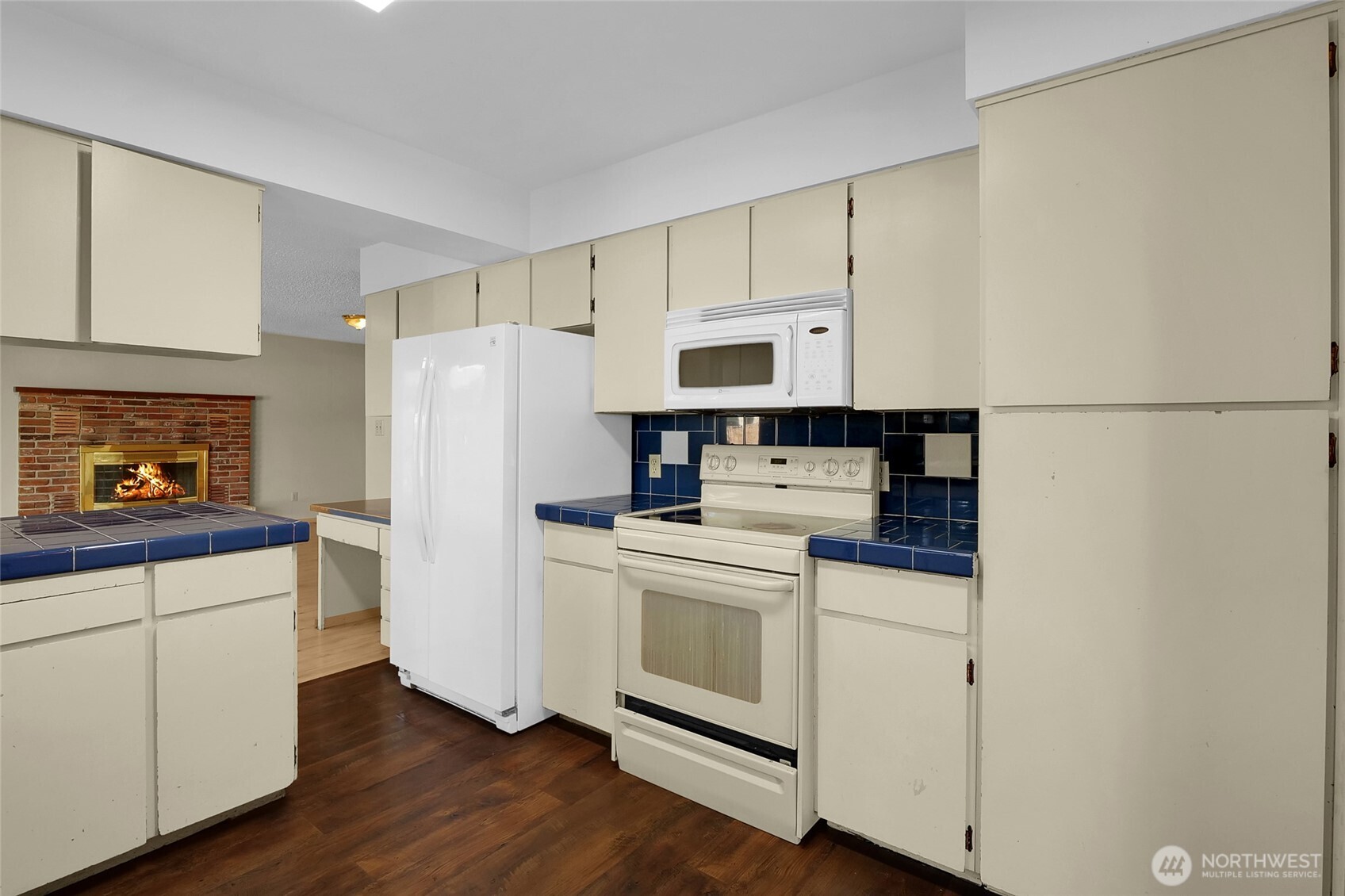 1141 E Hill Place Property Photo 14