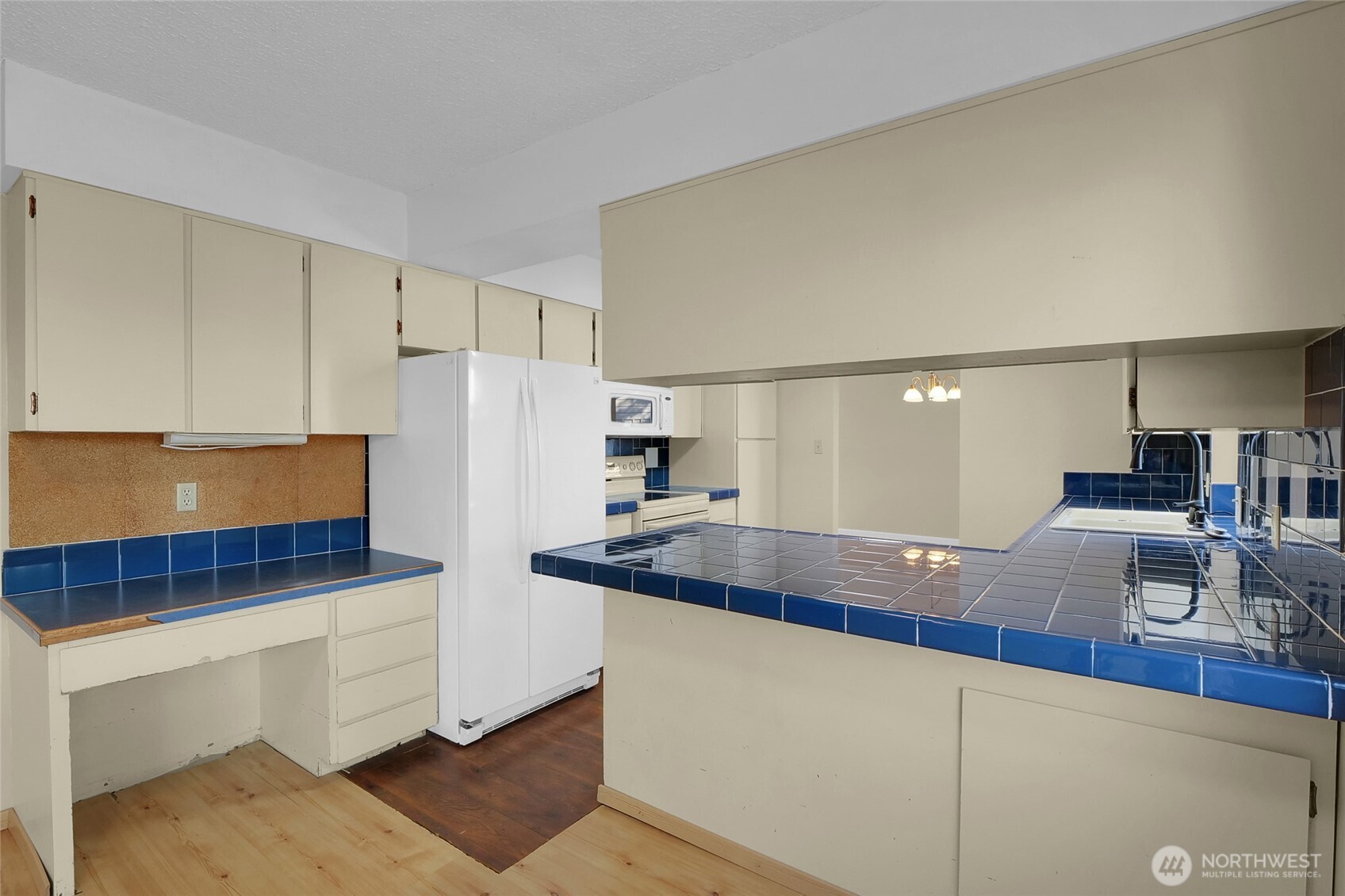 1141 E Hill Place Property Photo 15