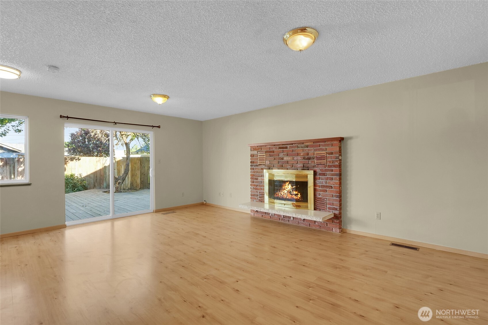 1141 E Hill Place Property Photo 16