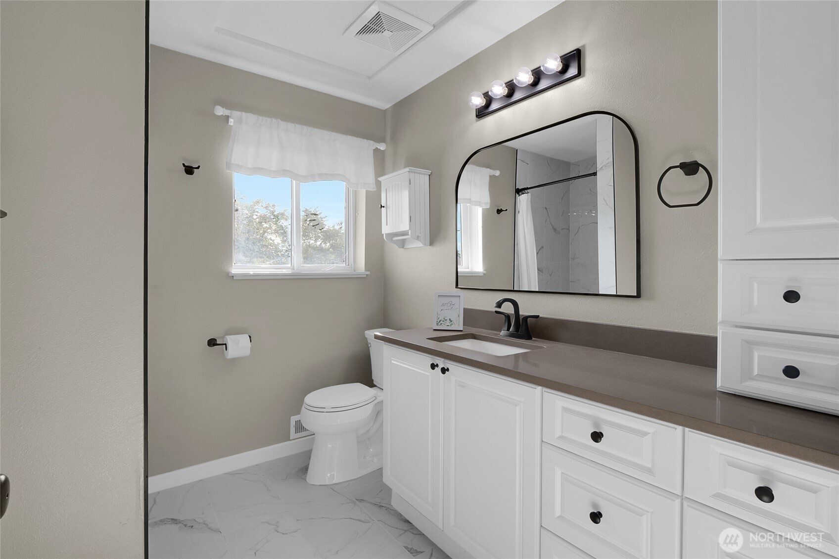 1141 E Hill Place Property Photo 23