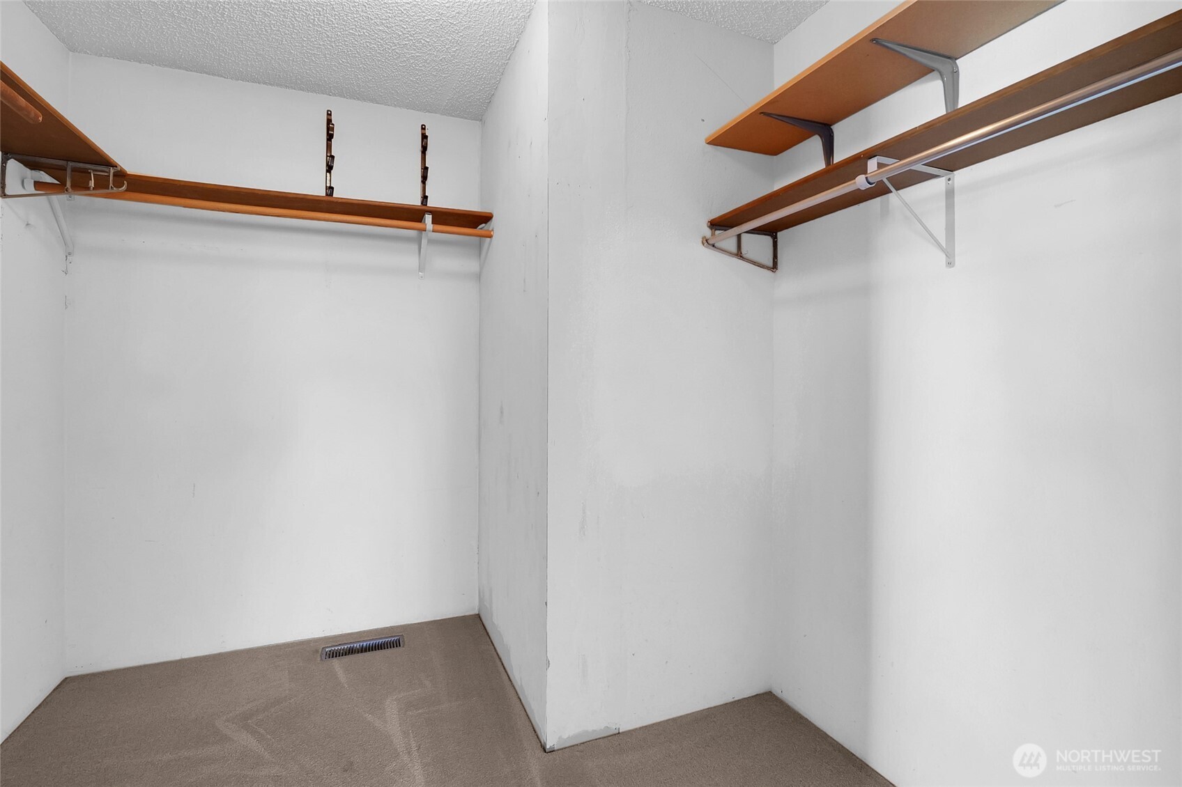 1141 E Hill Place Property Photo 25