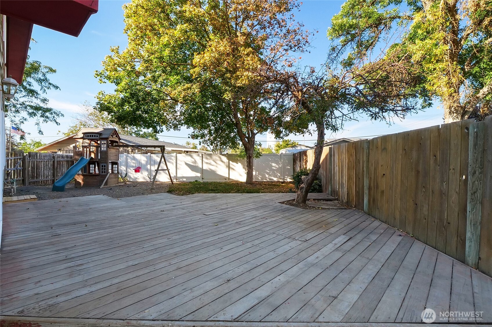 1141 E Hill Place Property Photo 36
