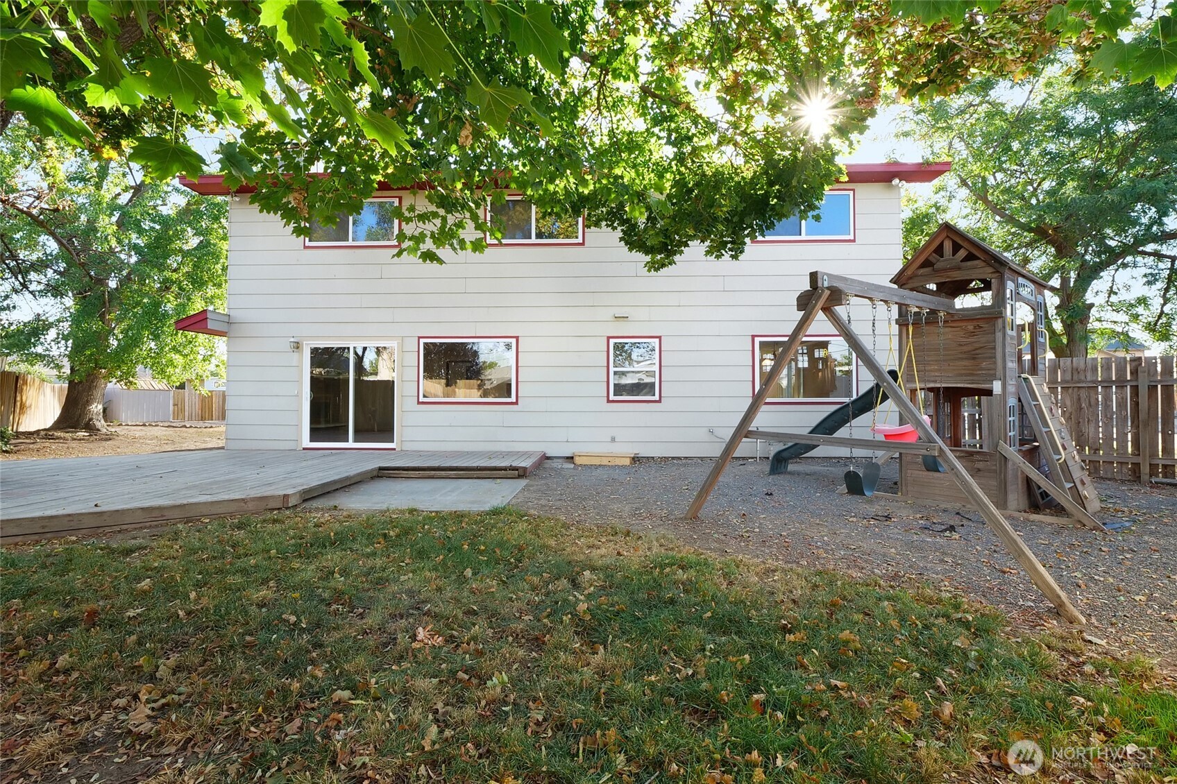 1141 E Hill Place Property Photo 37