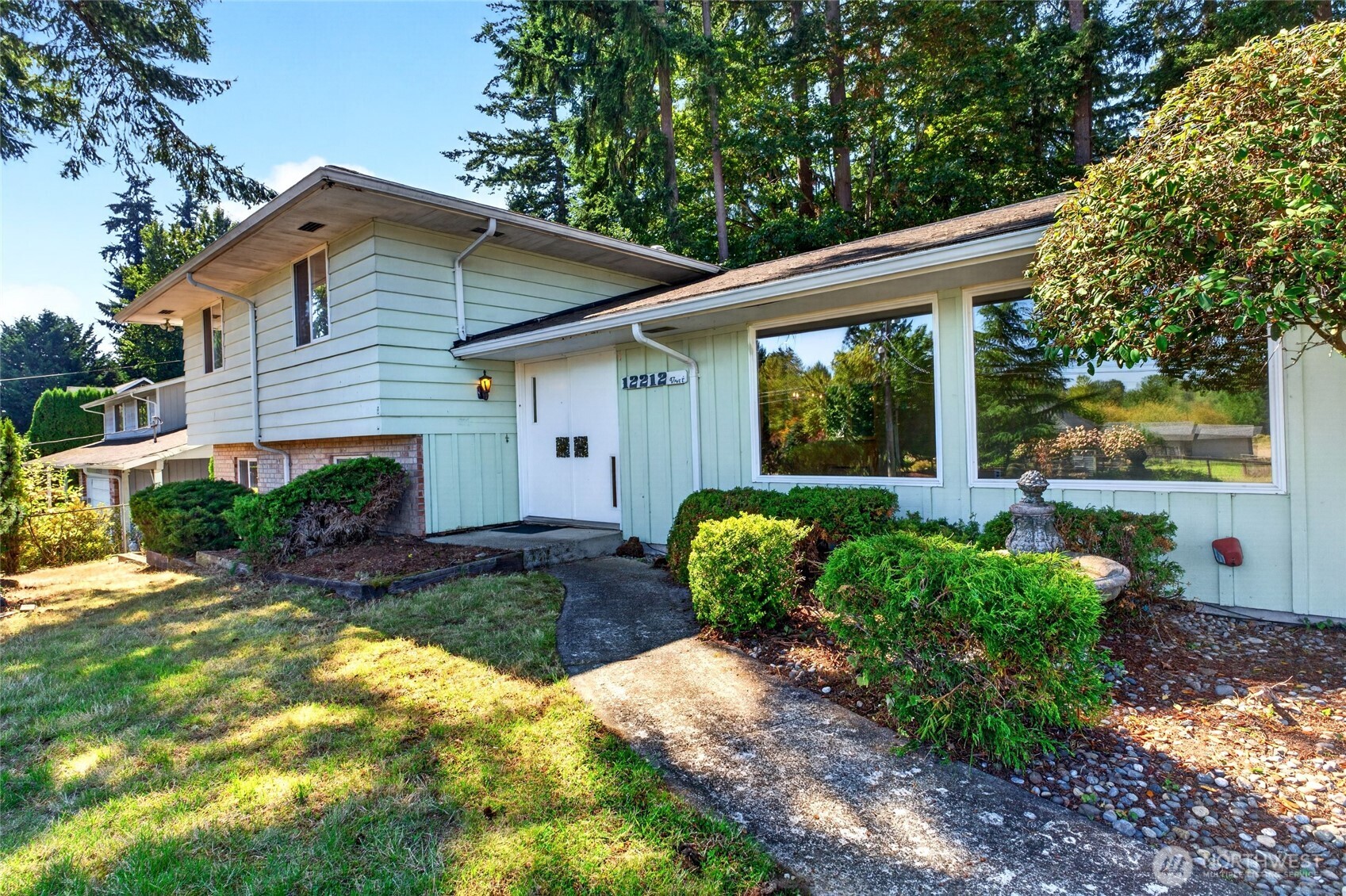 12212 47th Avenue Property Photo 3