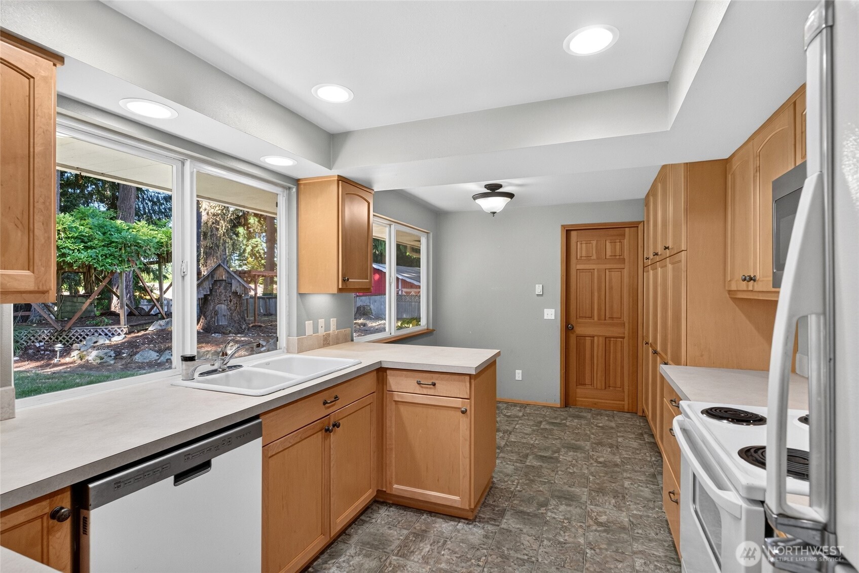 12212 47th Avenue Property Photo 6