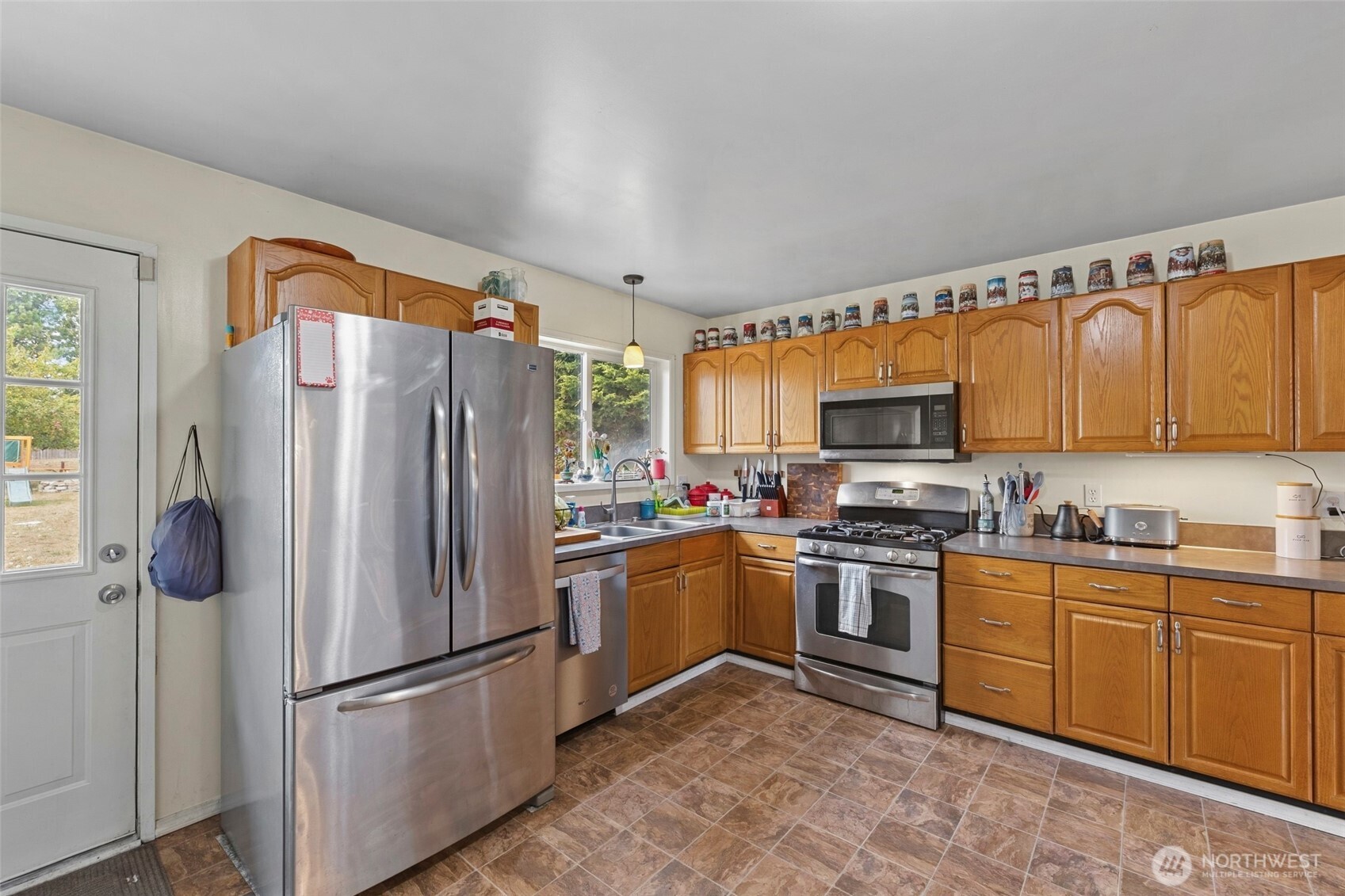 957 Donald Avenue Property Photo 6