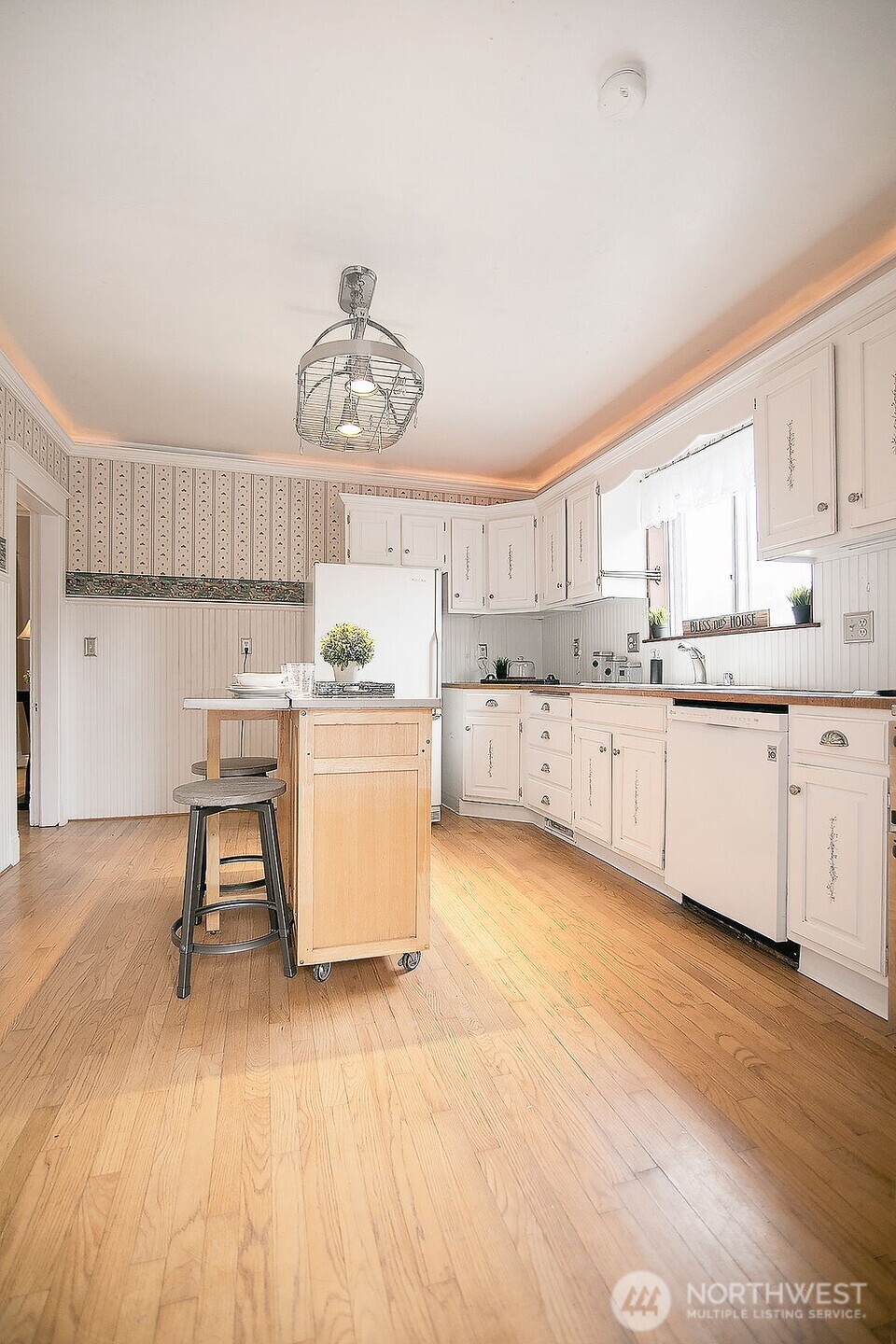 656 Davidson Avenue Property Photo 10
