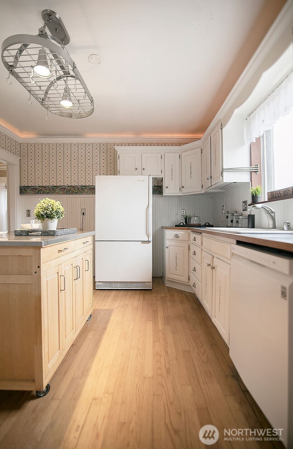 656 Davidson Avenue Property Photo 11