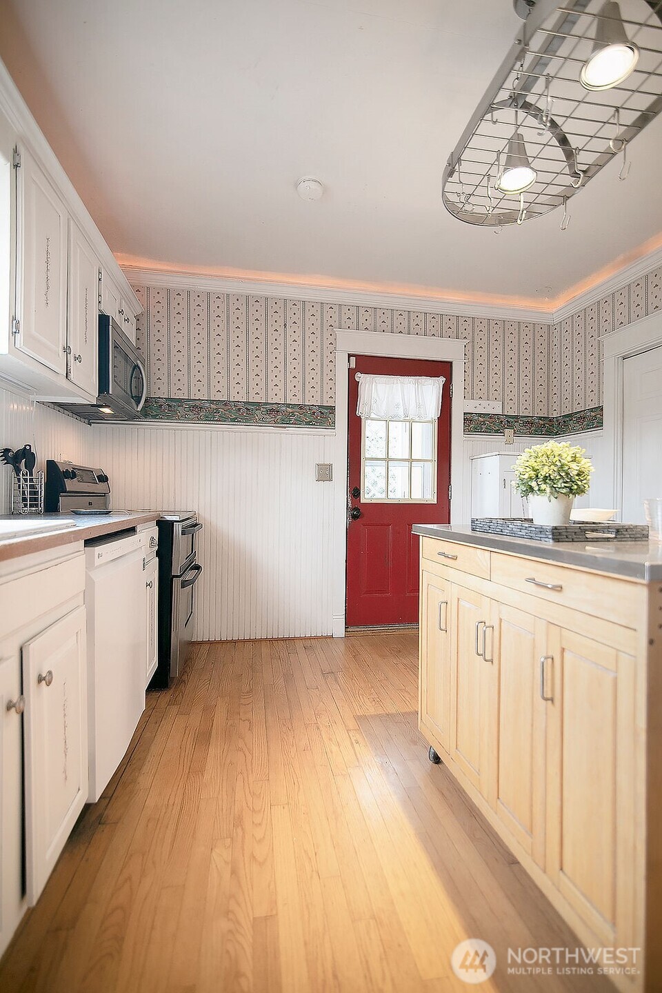 656 Davidson Avenue Property Photo 12