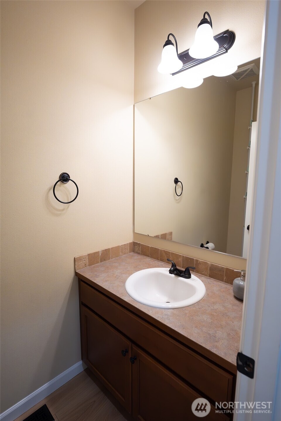 3843 Southlake Drive Property Photo 10