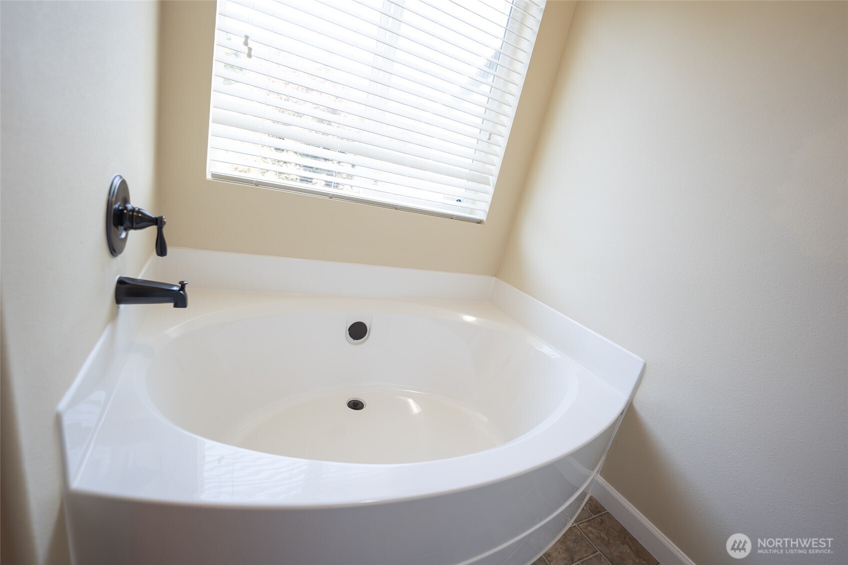 3843 Southlake Drive Property Photo 20