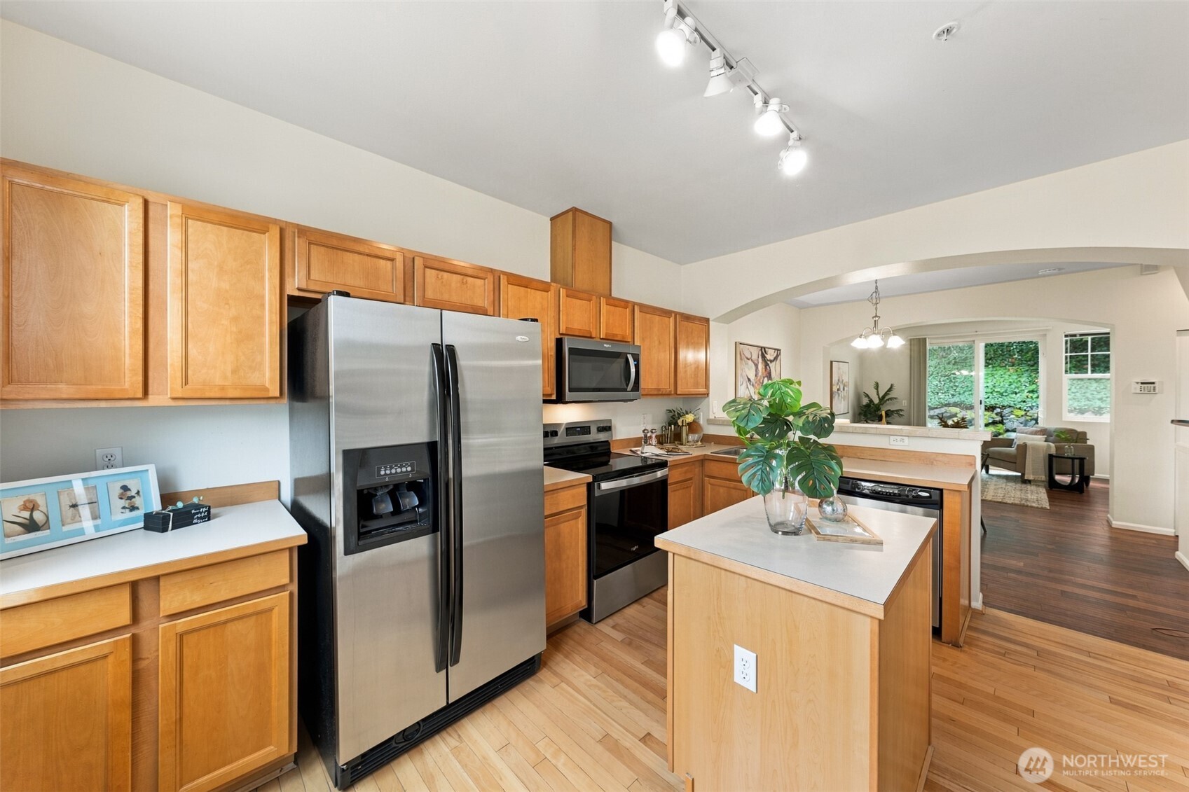 3727 S Holly Park Drive Property Photo 8