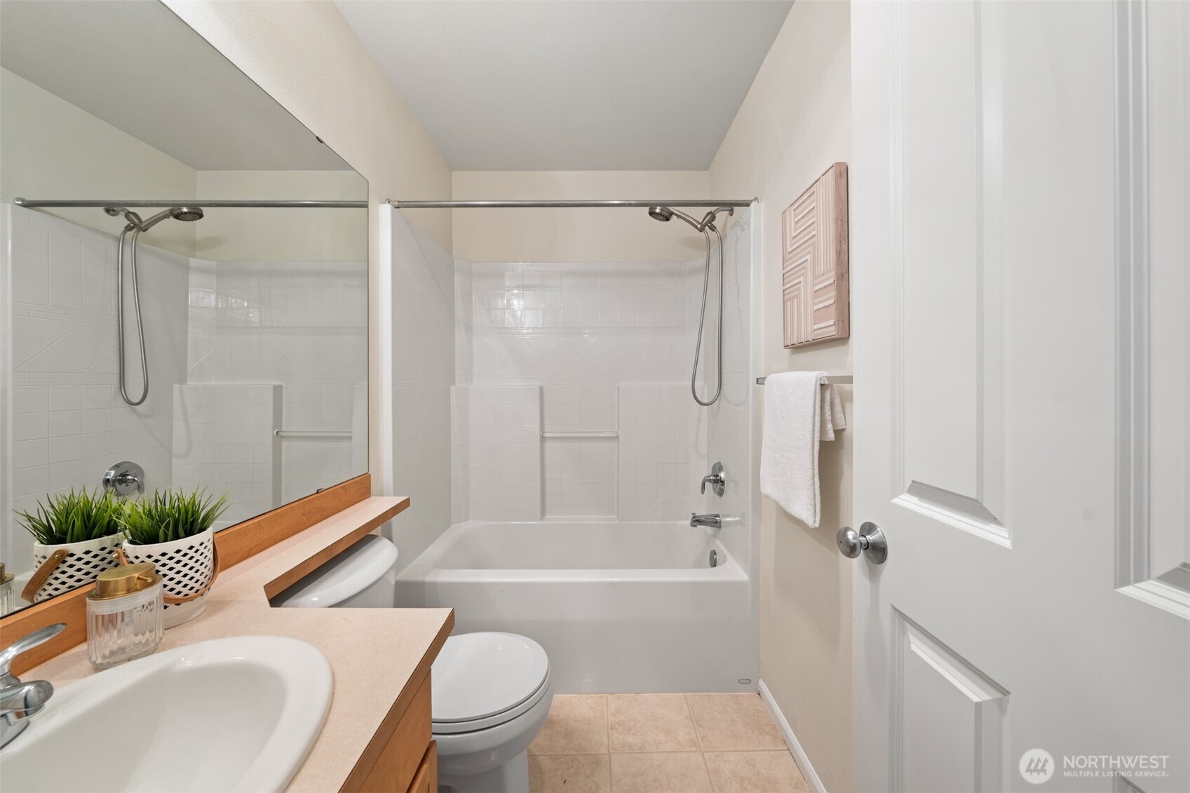 3727 S Holly Park Drive Property Photo 12