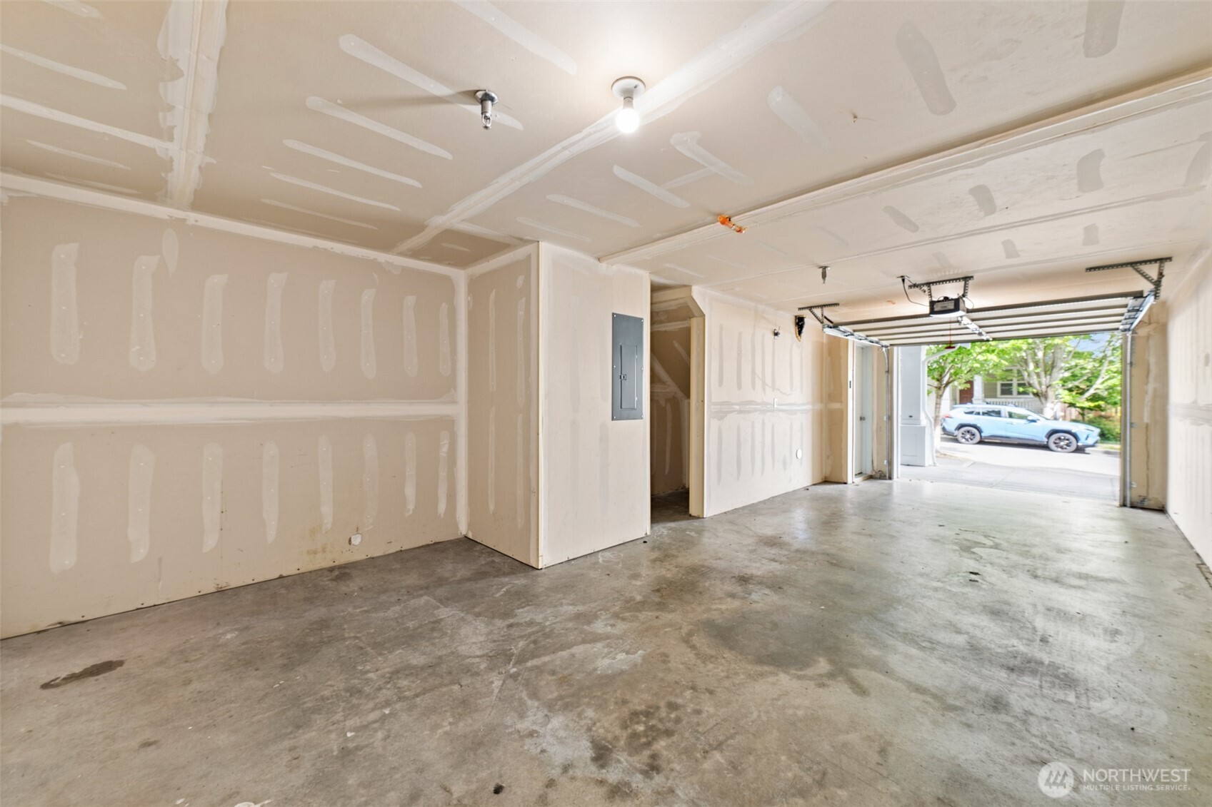 3727 S Holly Park Drive Property Photo 14