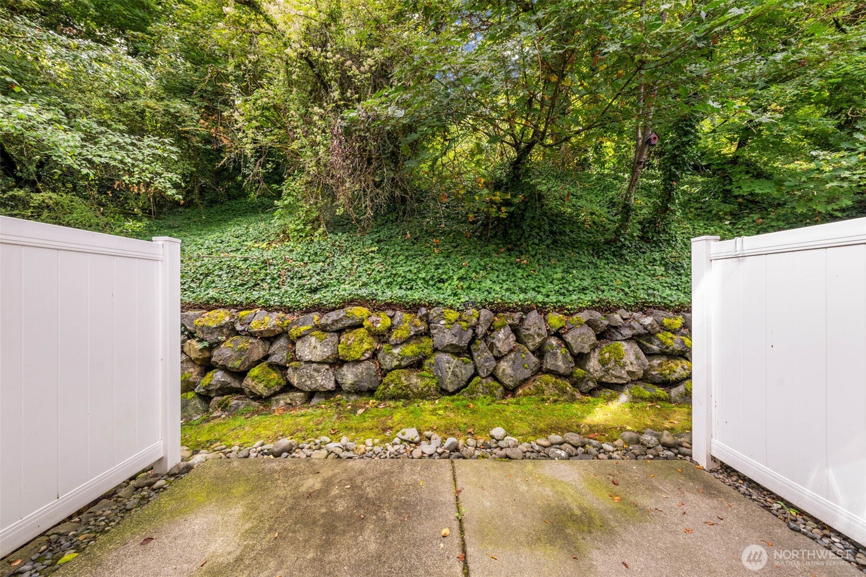 3727 S Holly Park Drive Property Photo 15