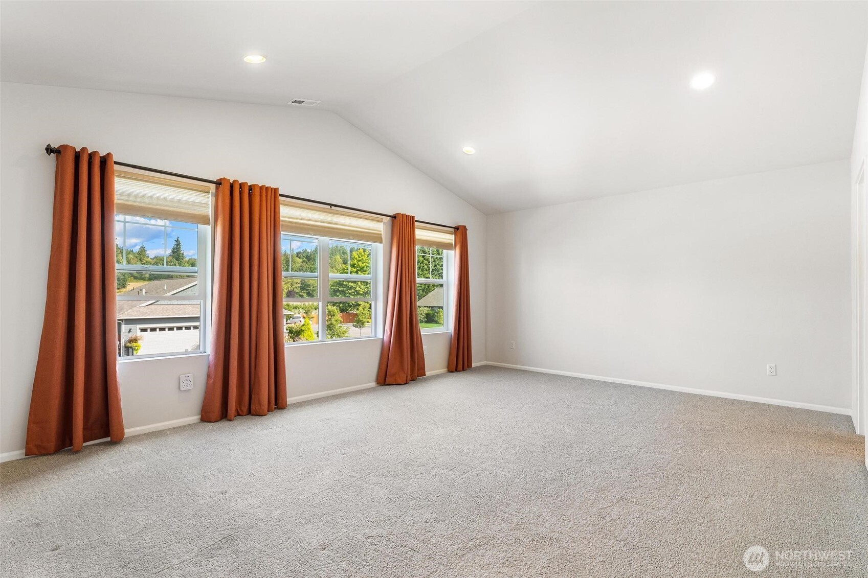 332 Cambridge Loop Property Photo 16