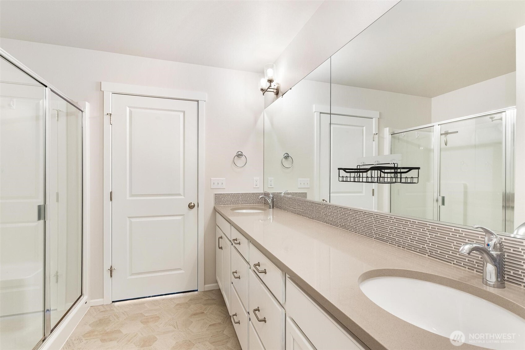 332 Cambridge Loop Property Photo 20