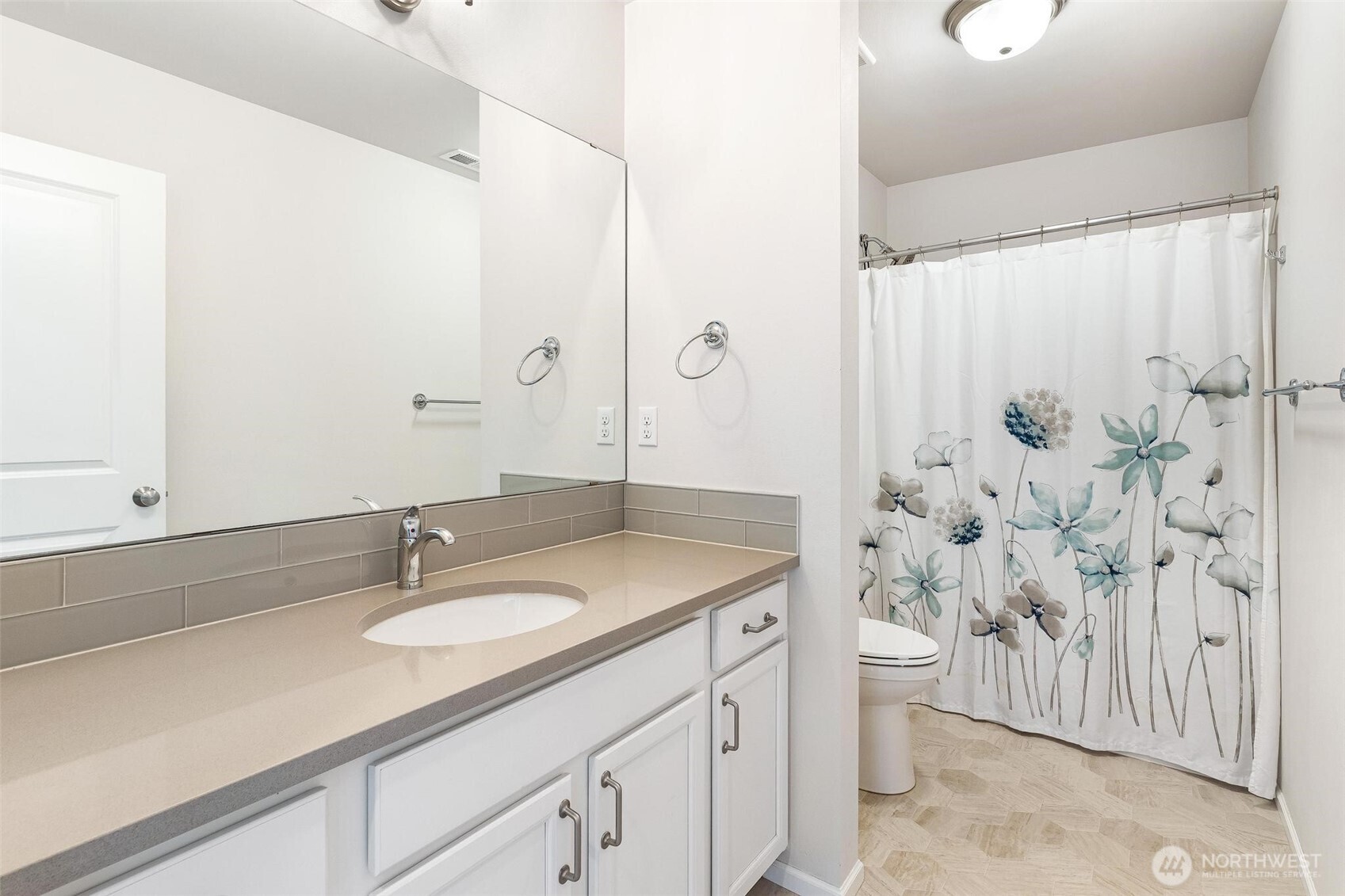 332 Cambridge Loop Property Photo 25