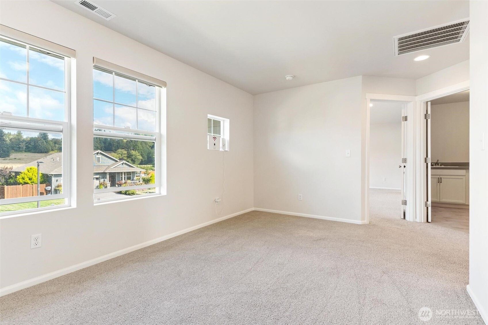 332 Cambridge Loop Property Photo 28