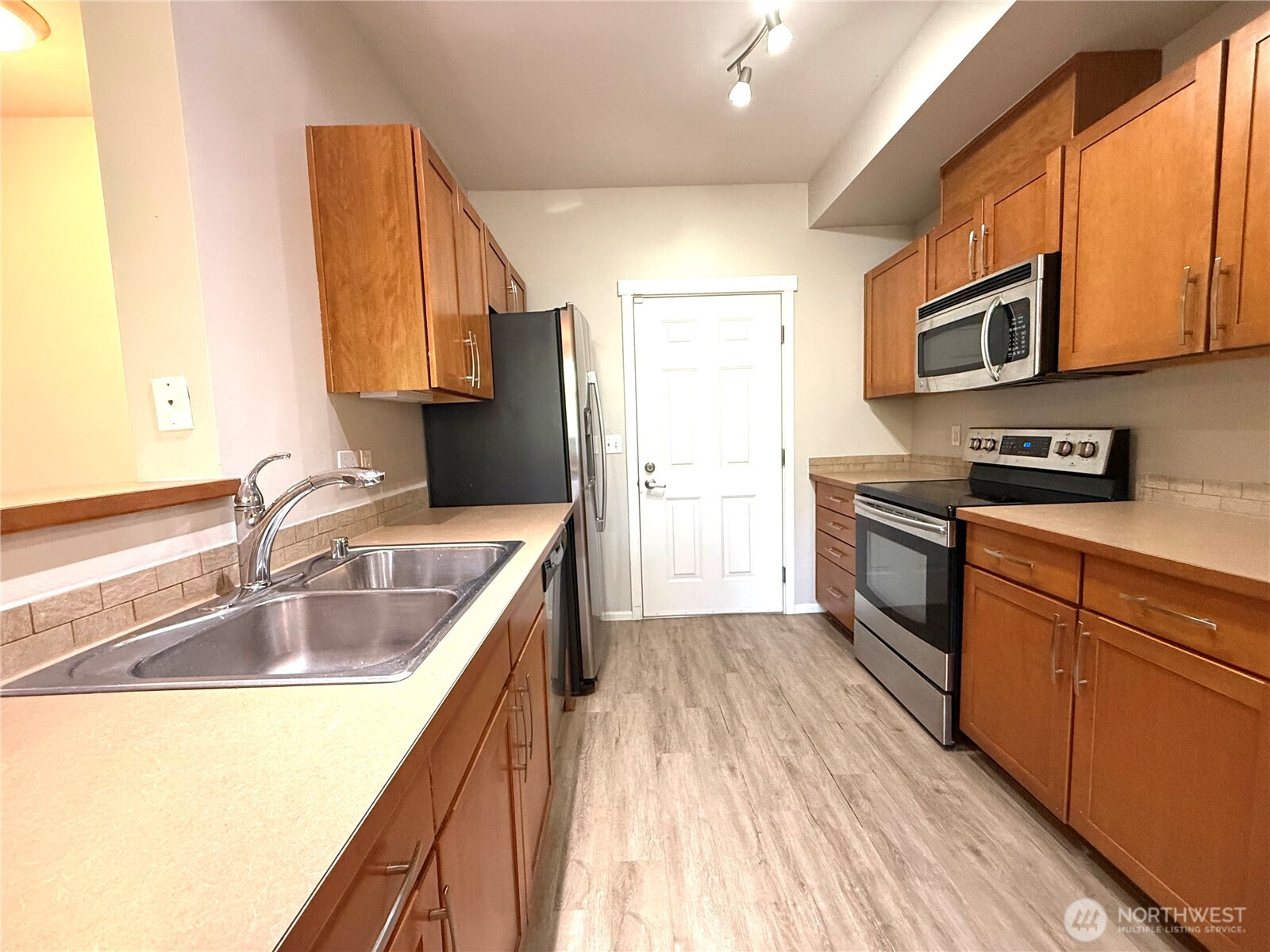 4030 S 213 Court G Property Photo 6