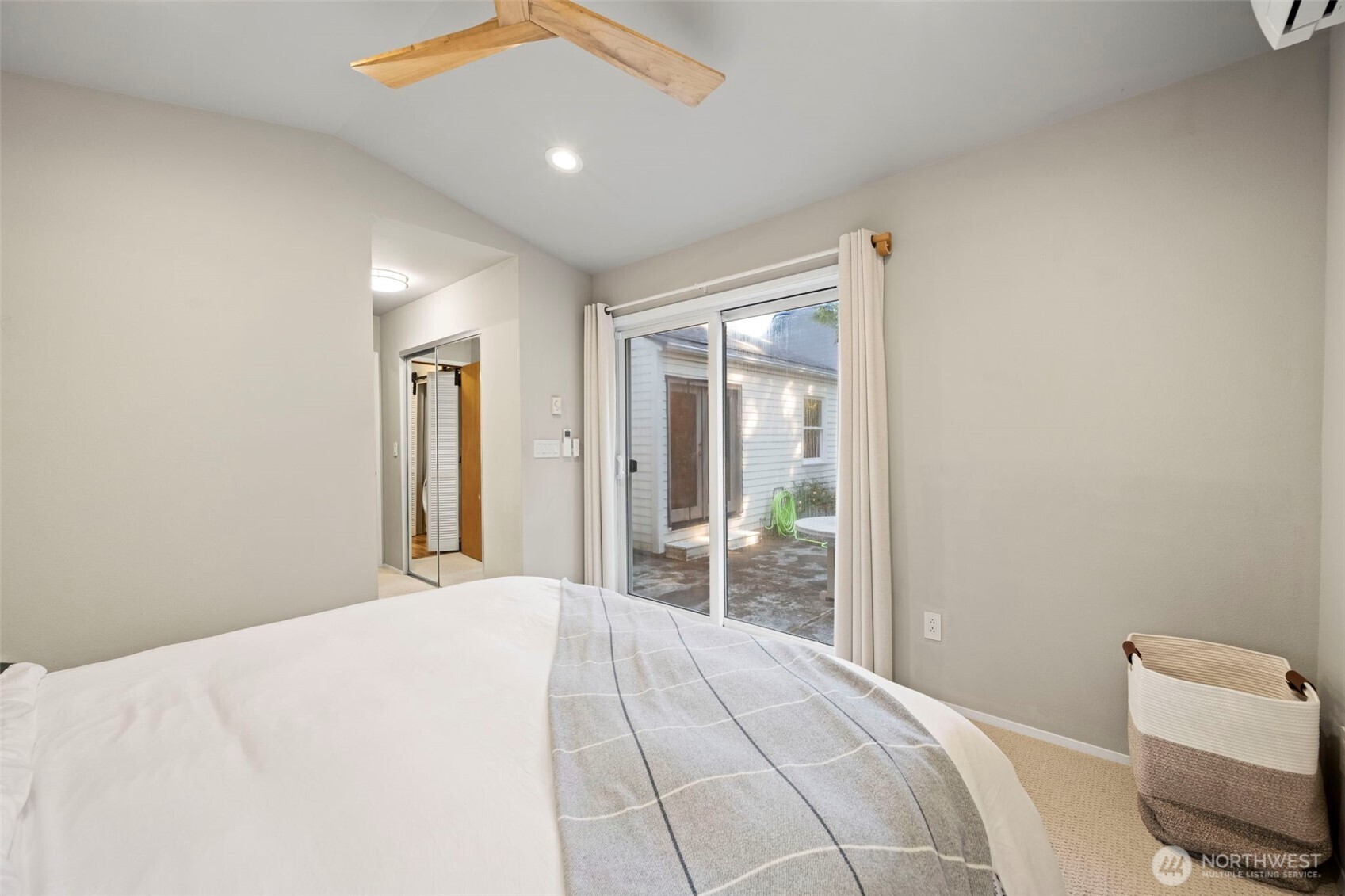 8225 22nd Place Property Photo 16