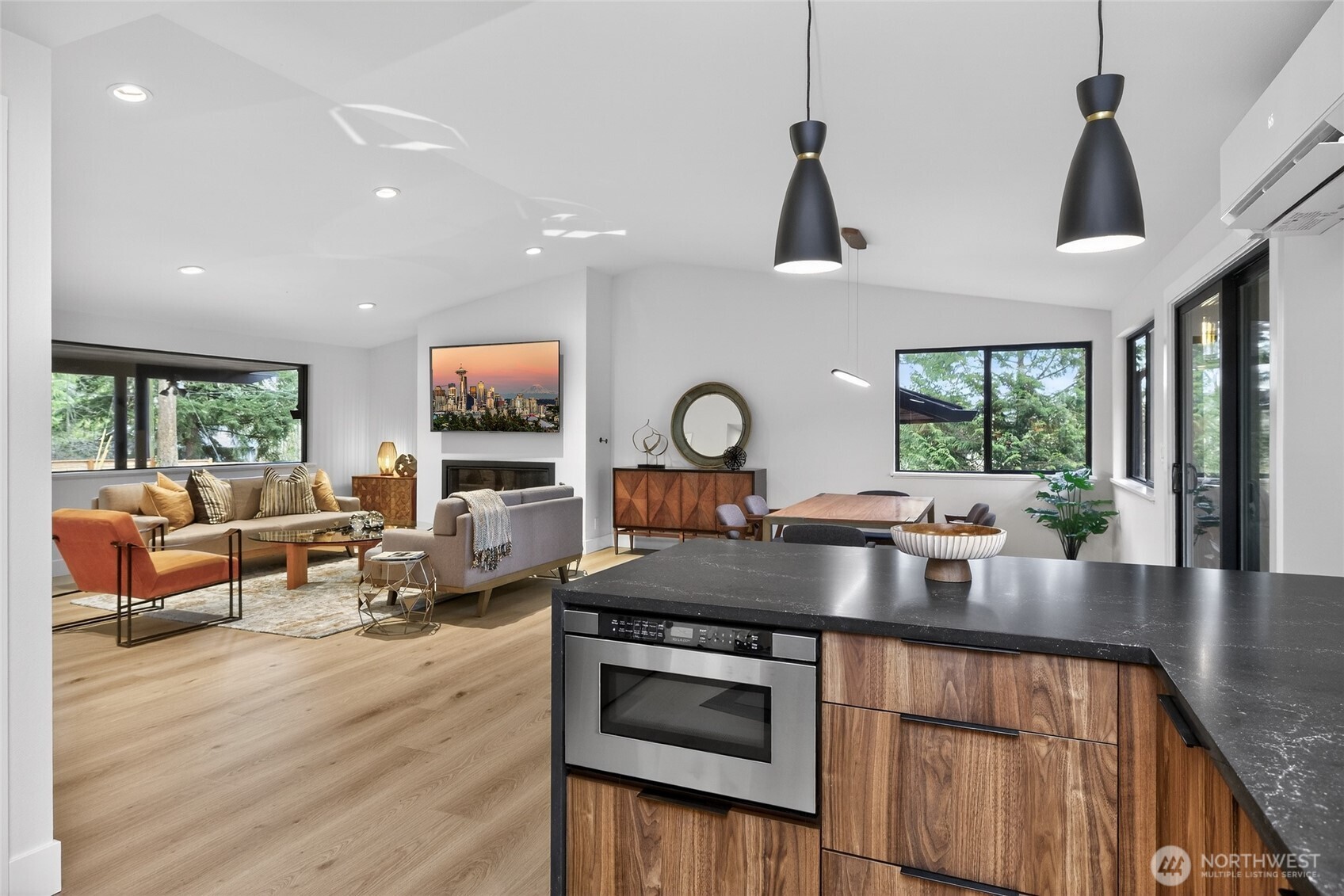 22016 Vine Road Property Photo 8