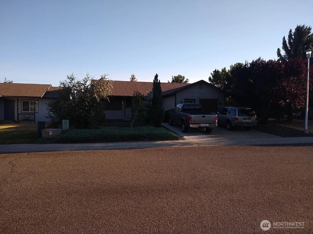 807 E White Birch Avenue Property Photo 1