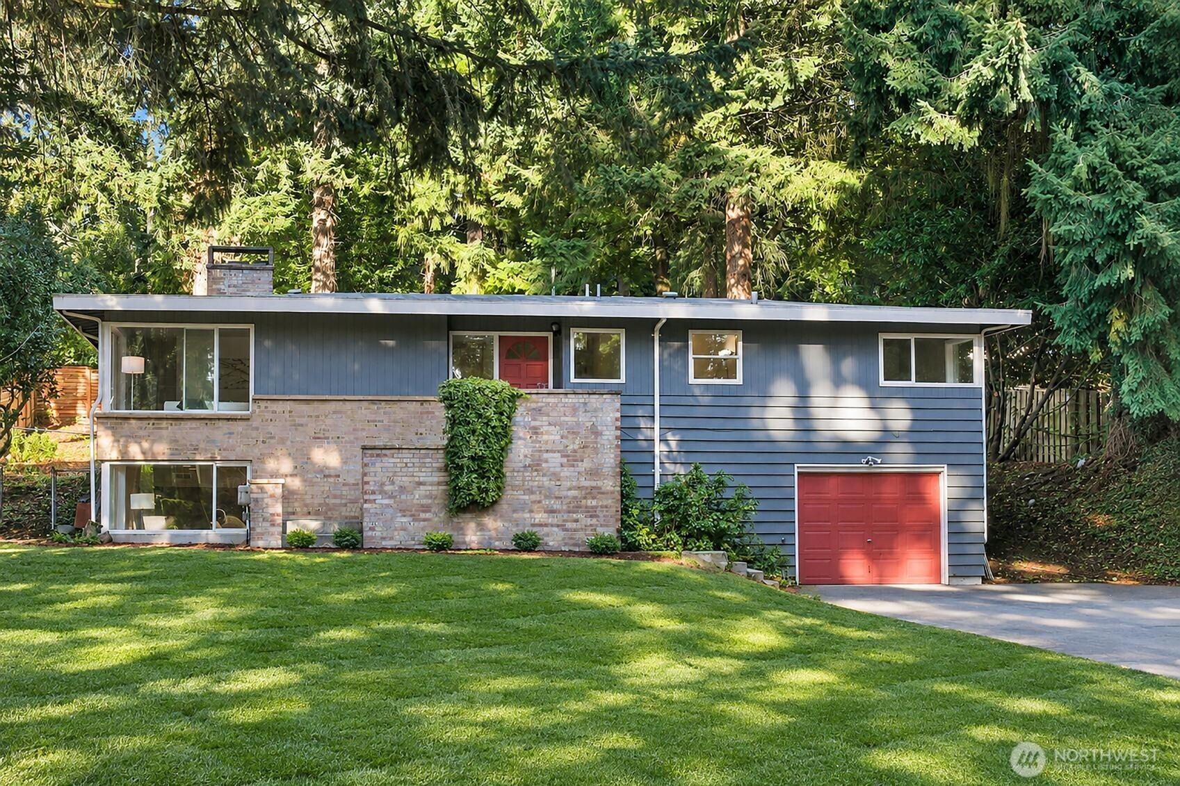20842 2nd Place Property Photo 2