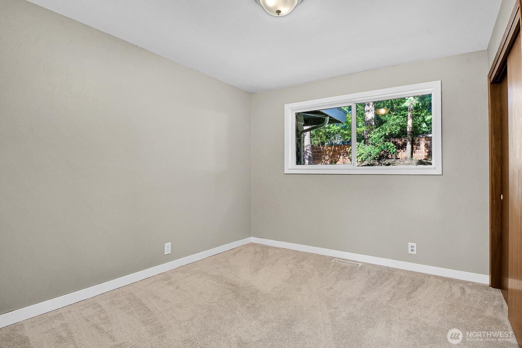 20842 2nd Place Property Photo 10