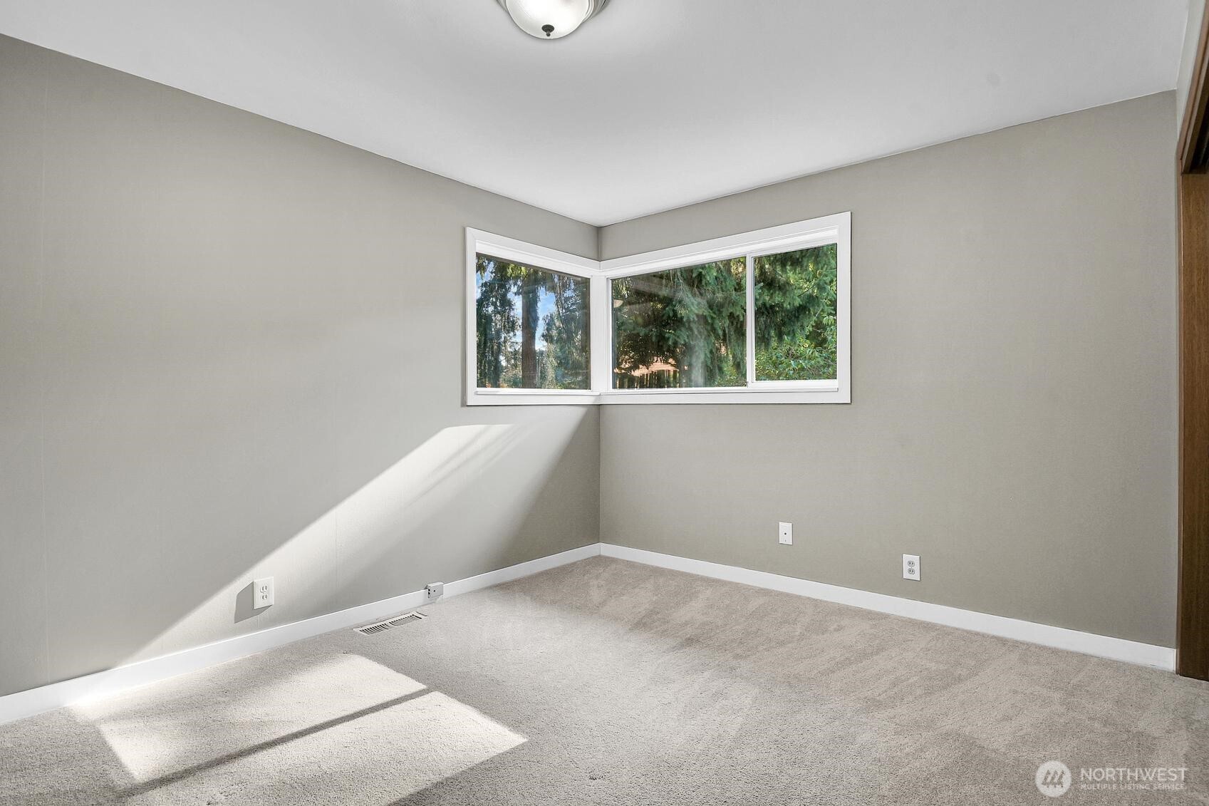 20842 2nd Place Property Photo 11
