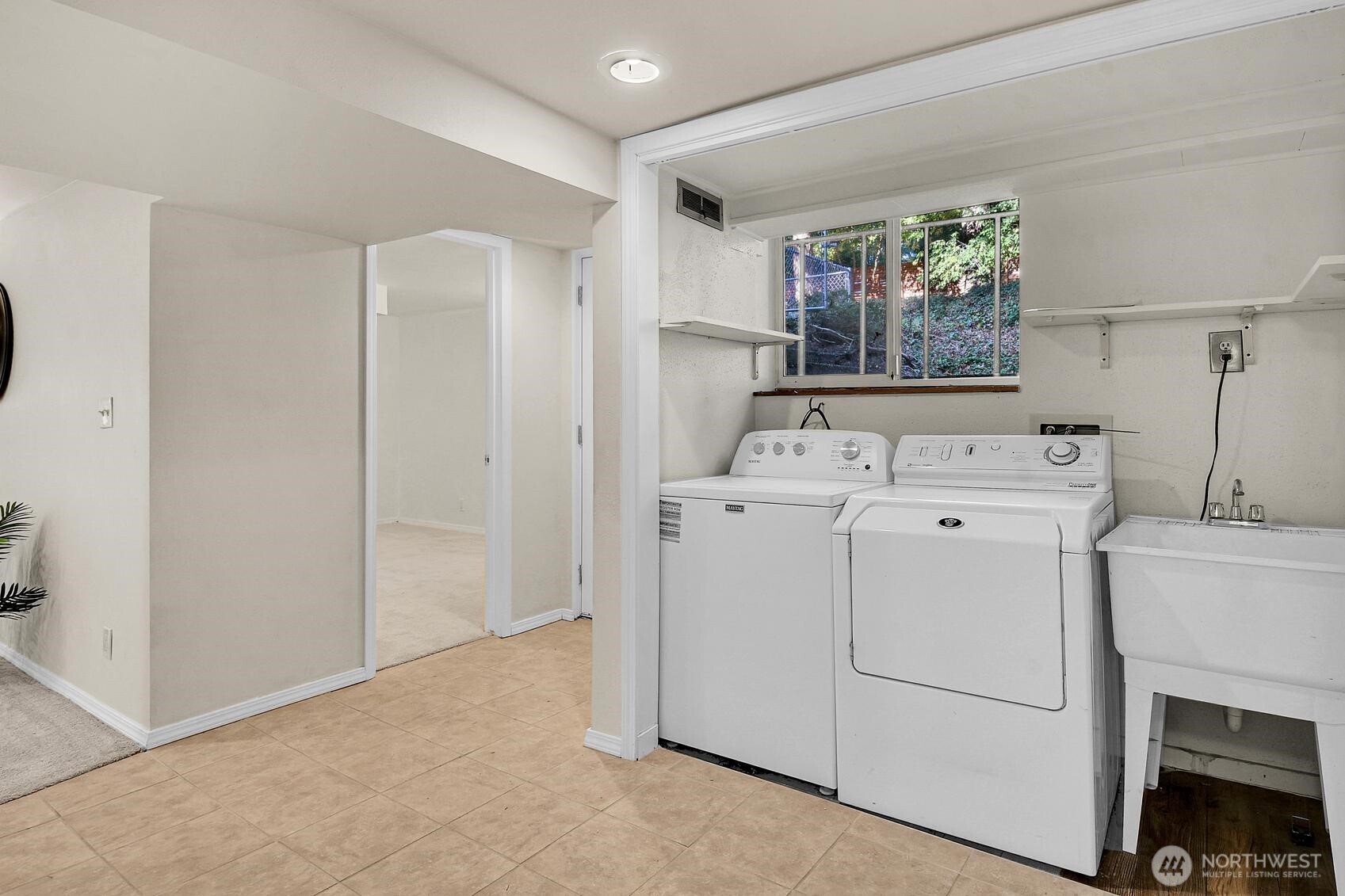 20842 2nd Place Property Photo 18