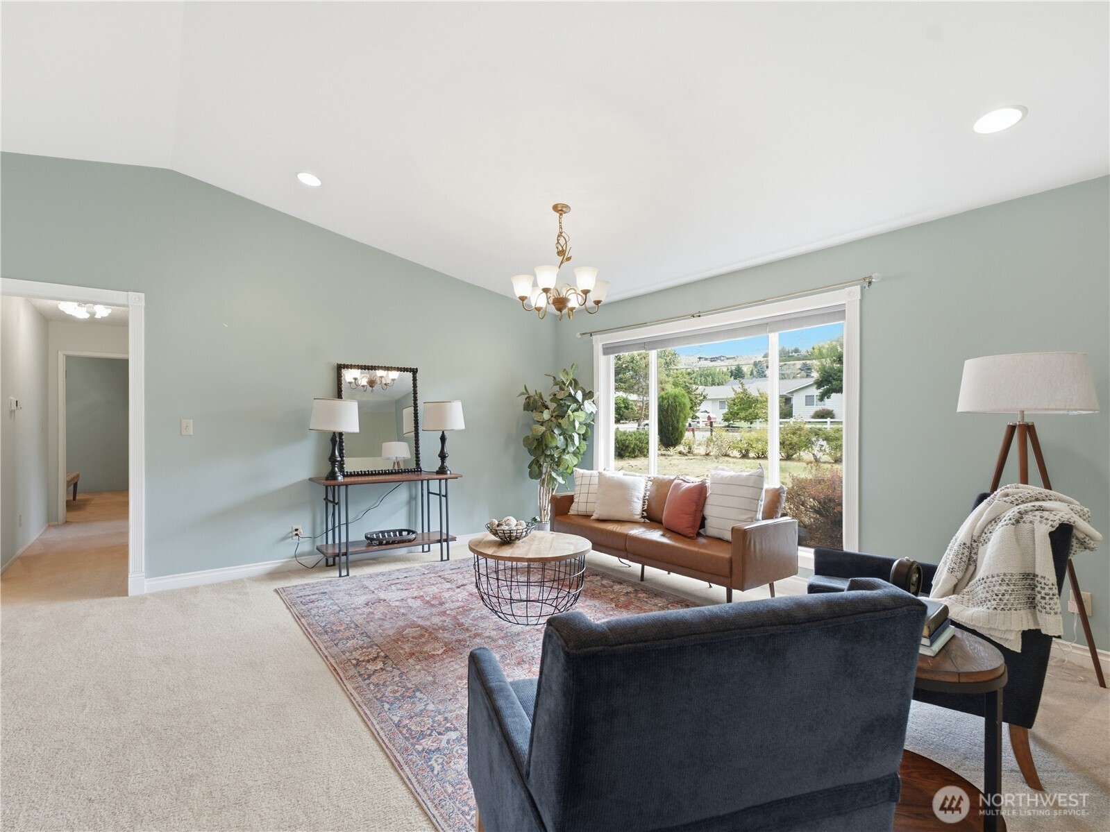 2446 N Ashland Avenue Property Photo 6