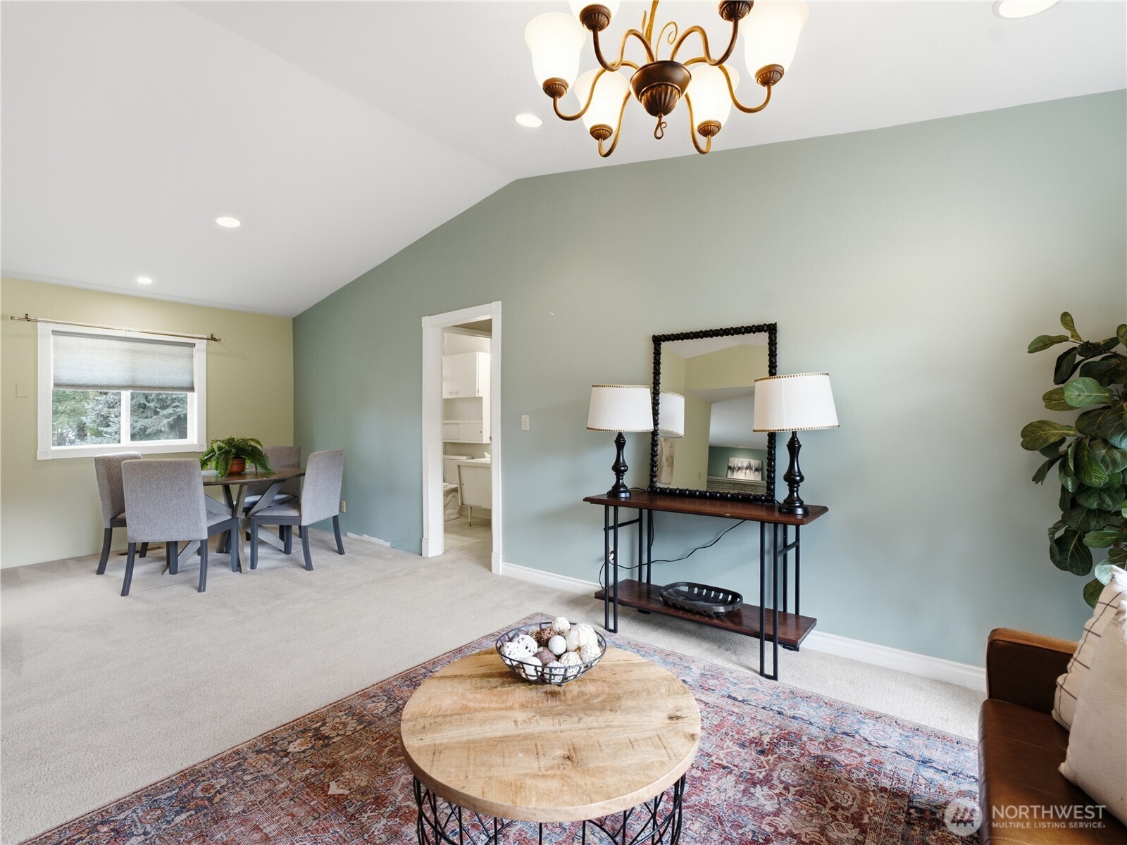 2446 N Ashland Avenue Property Photo 8