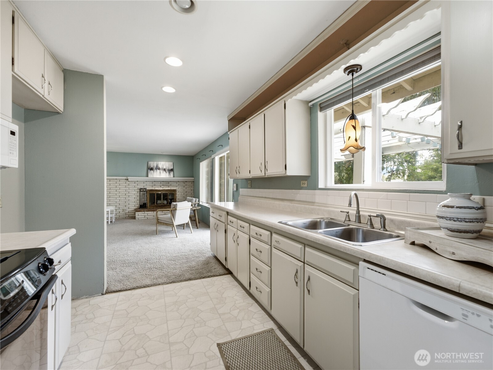 2446 N Ashland Avenue Property Photo 16