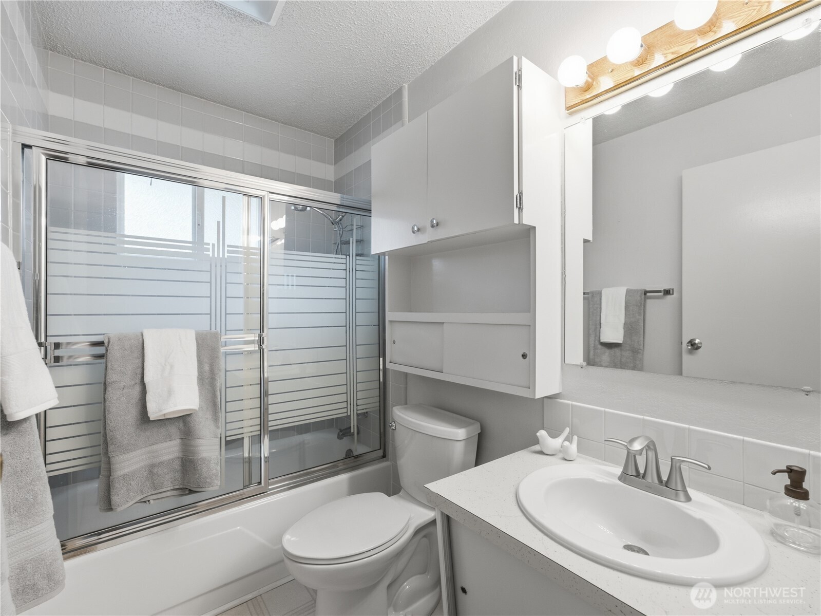 2446 N Ashland Avenue Property Photo 17
