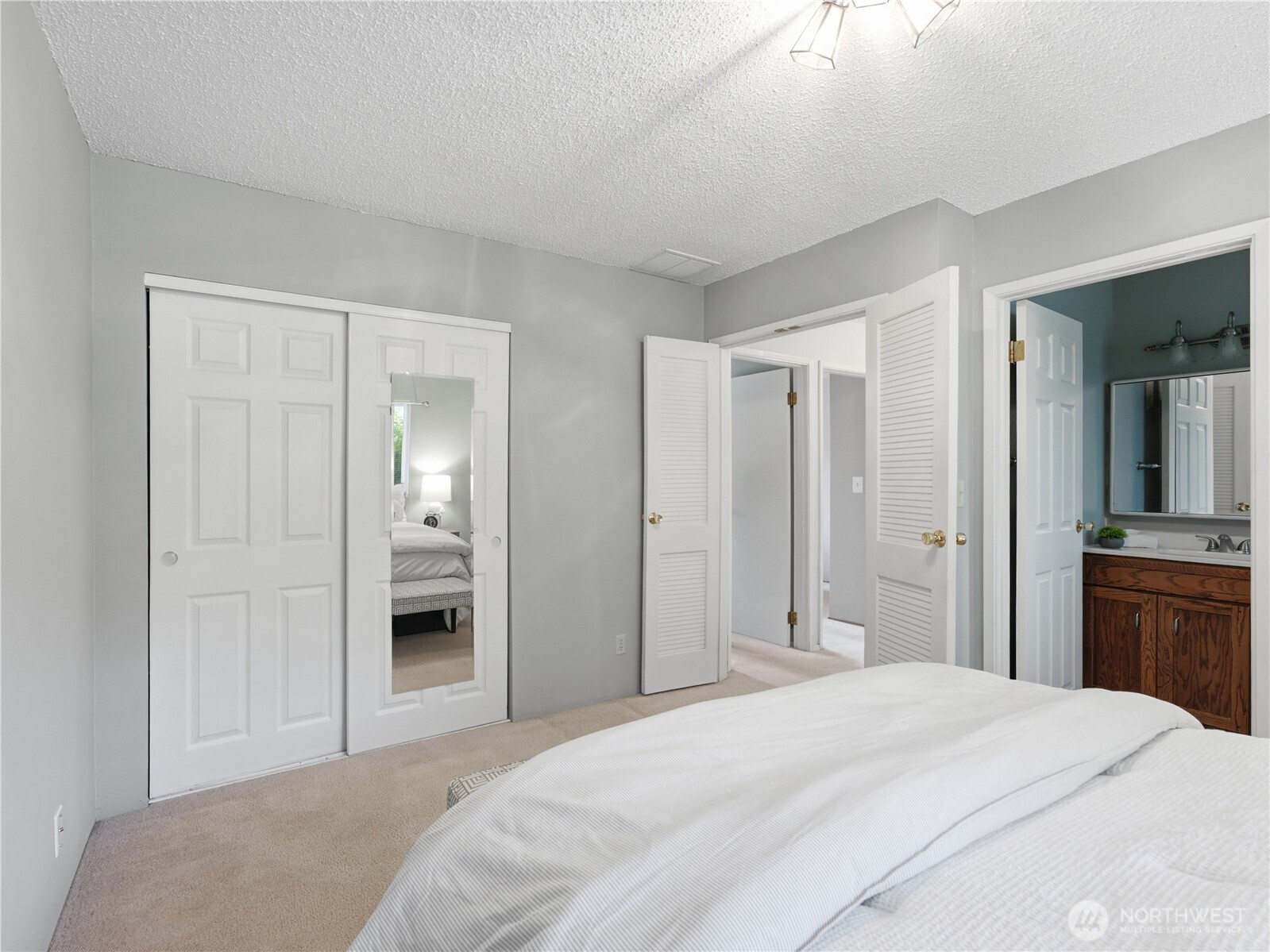 2446 N Ashland Avenue Property Photo 26
