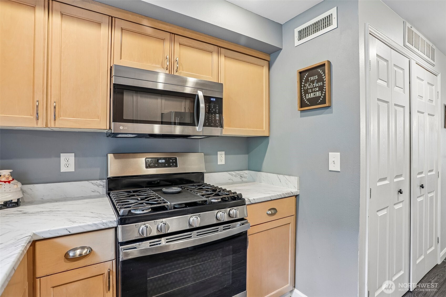 250 Nw Dogwood Street E104 Property Photo 12