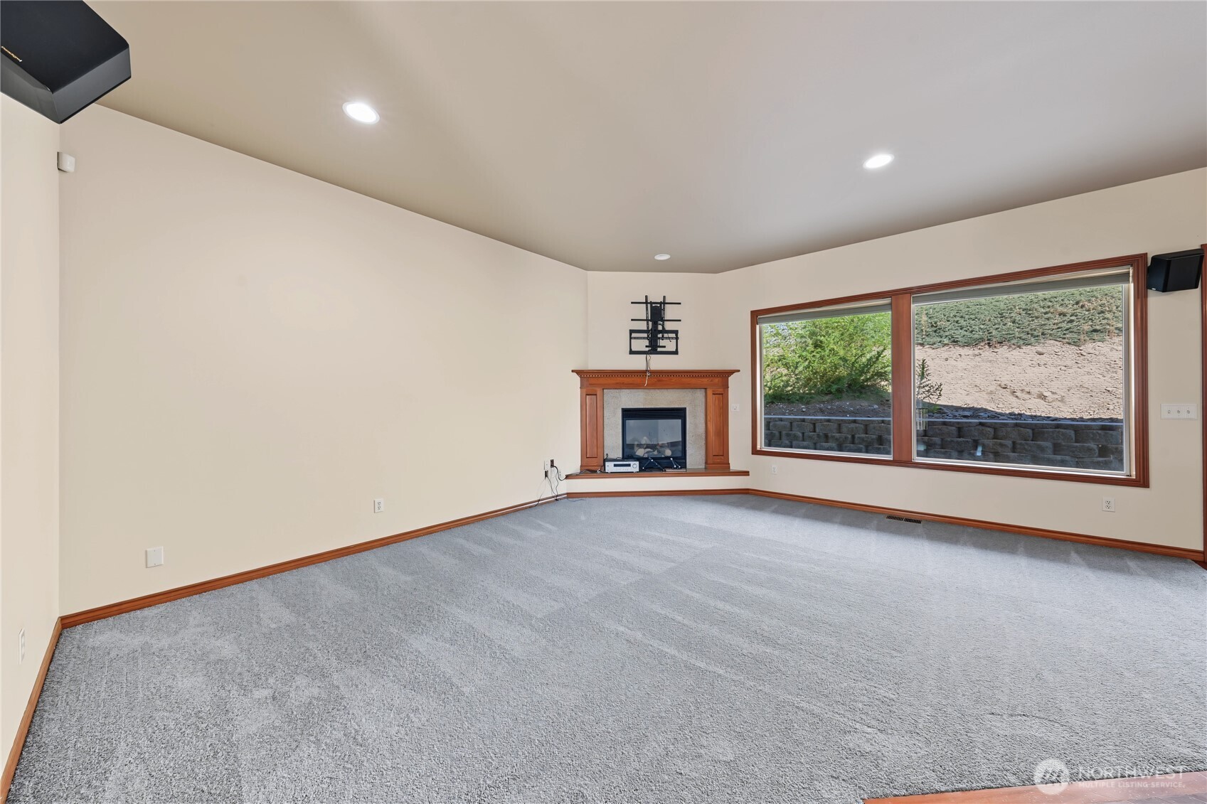 5805 Englewood Ave Property Photo 12