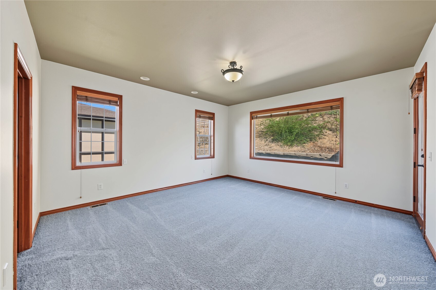 5805 Englewood Ave Property Photo 20