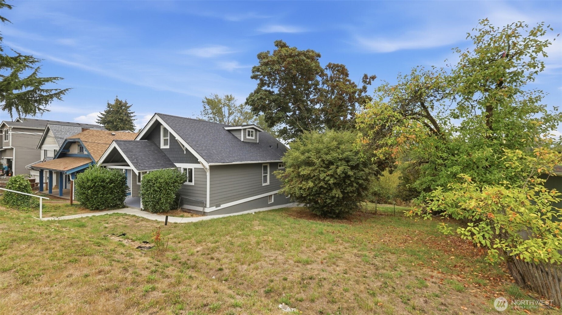 3315 E Grandview Avenue Property Photo 2