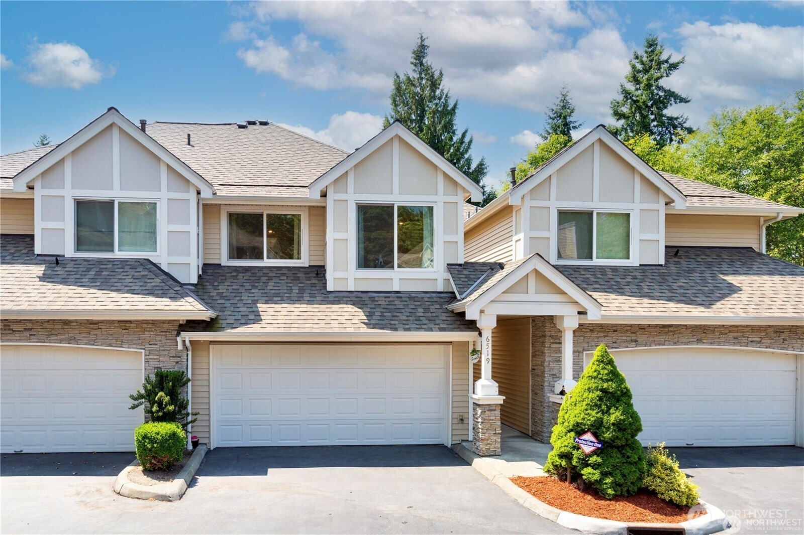 6519 Se Cougar Mountain Way Property Photo 1