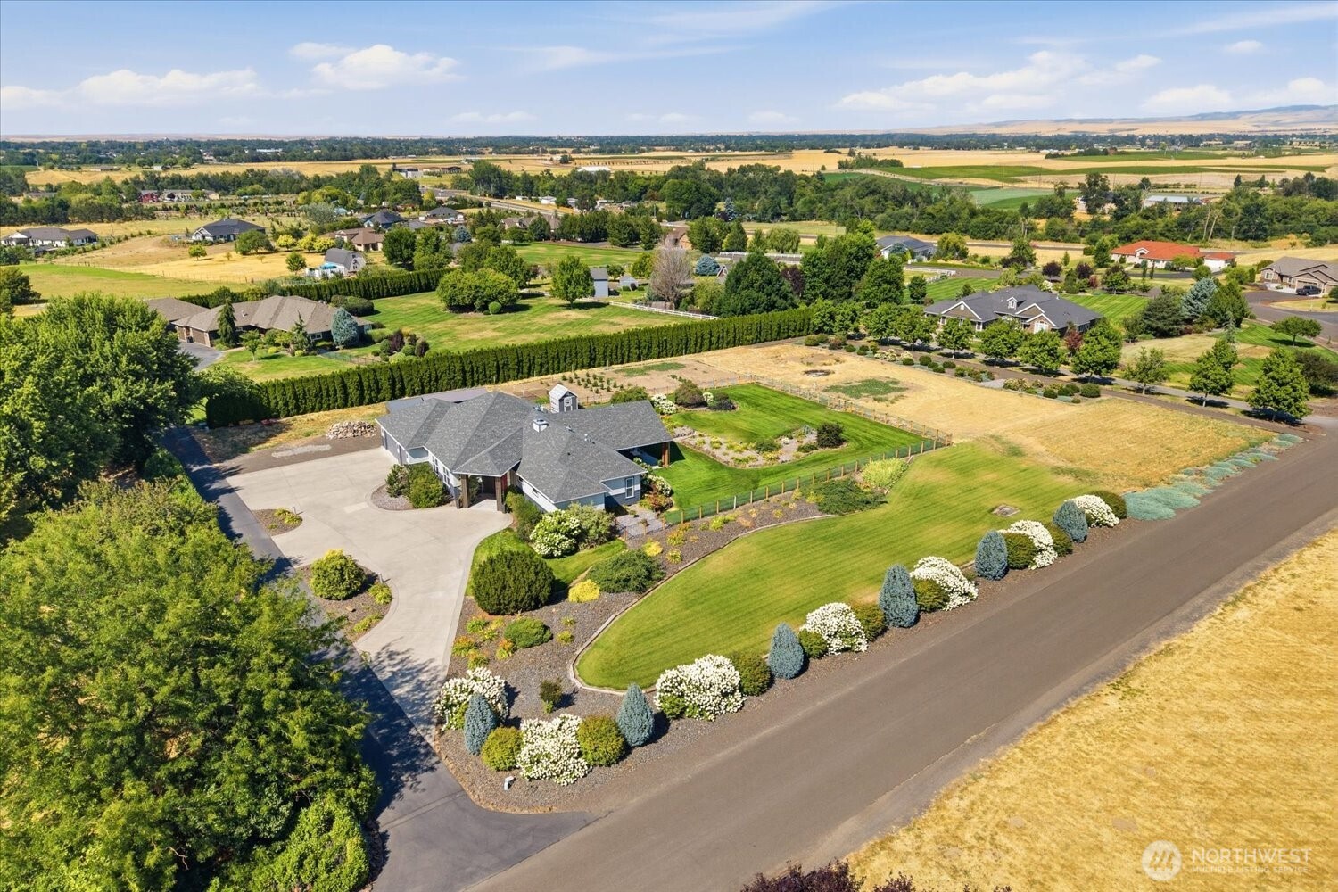 270 Summers Circle Property Photo 4