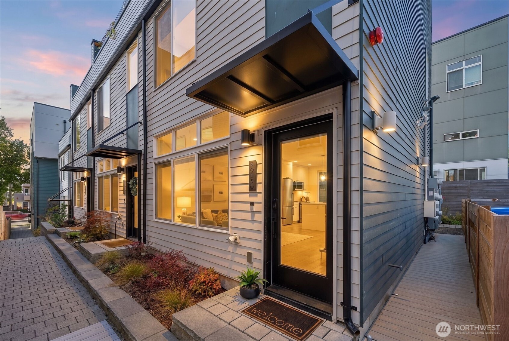 6016 California Avenue D Property Photo 1