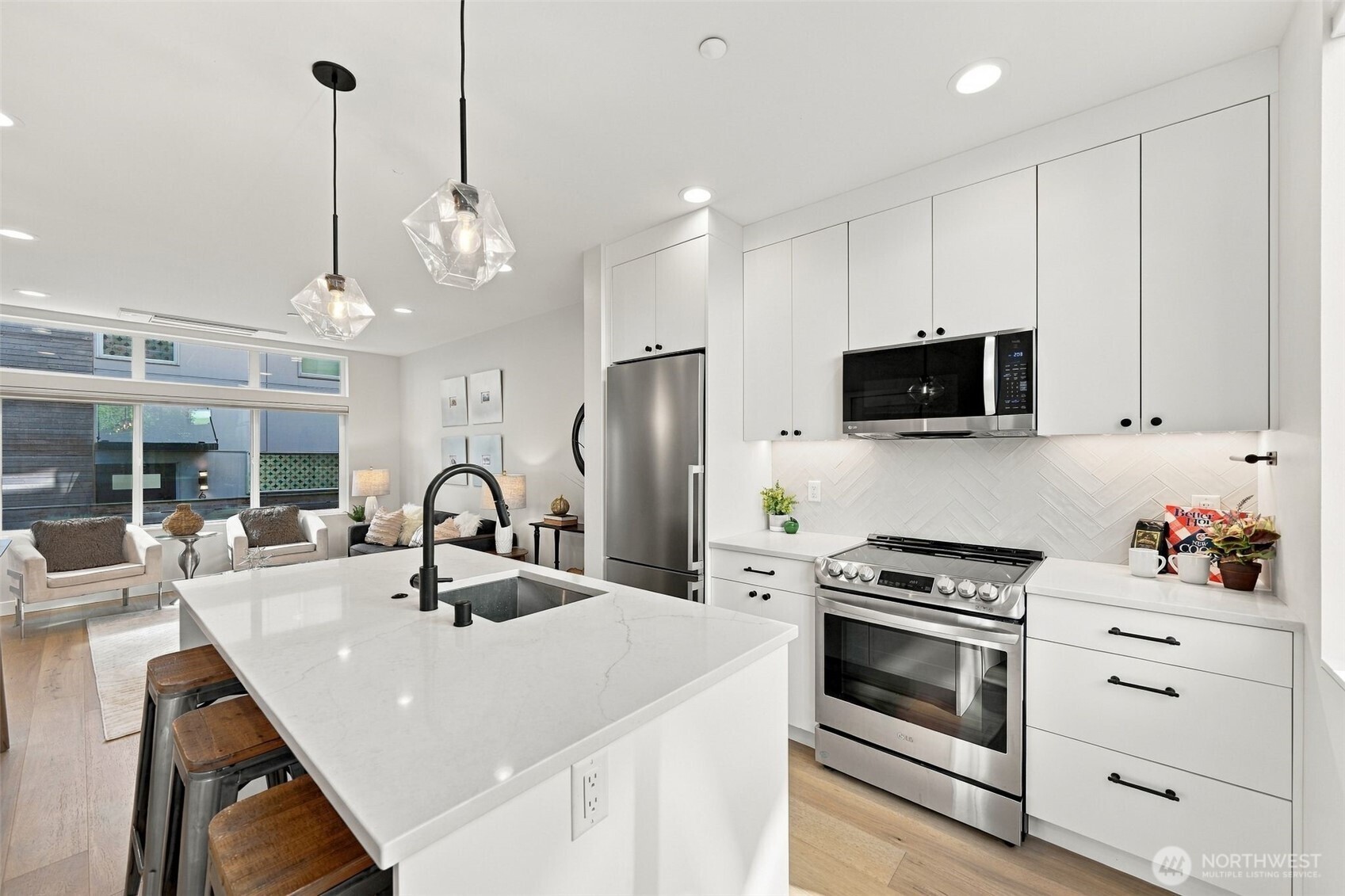 6016 California Avenue D Property Photo 10