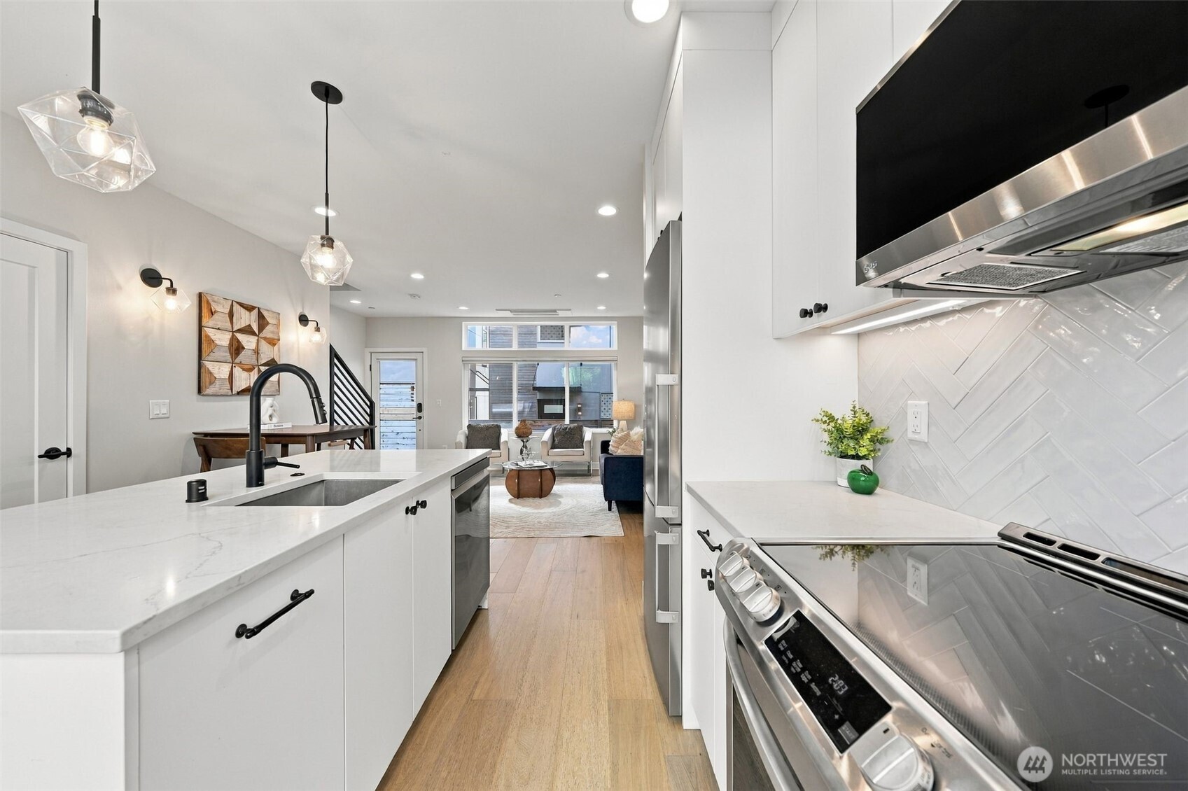 6016 California Avenue D Property Photo 11